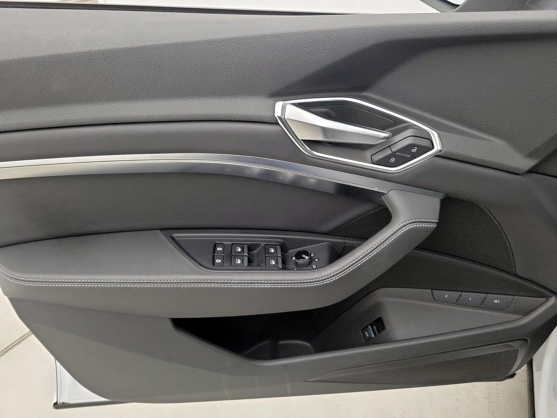 Thumbnail: 2021 Audi e-tron - 12