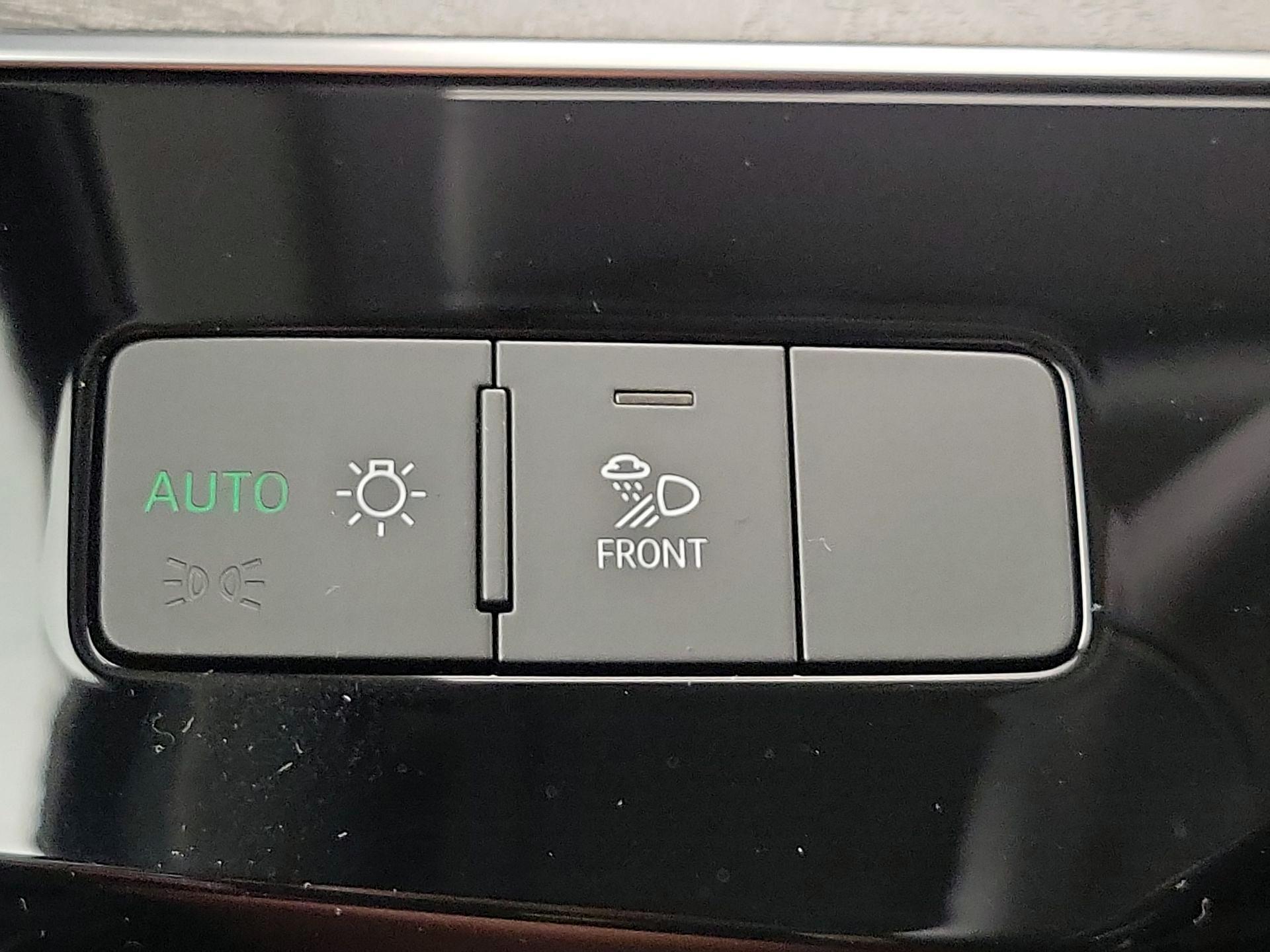 Thumbnail: 2021 Audi e-tron - 13