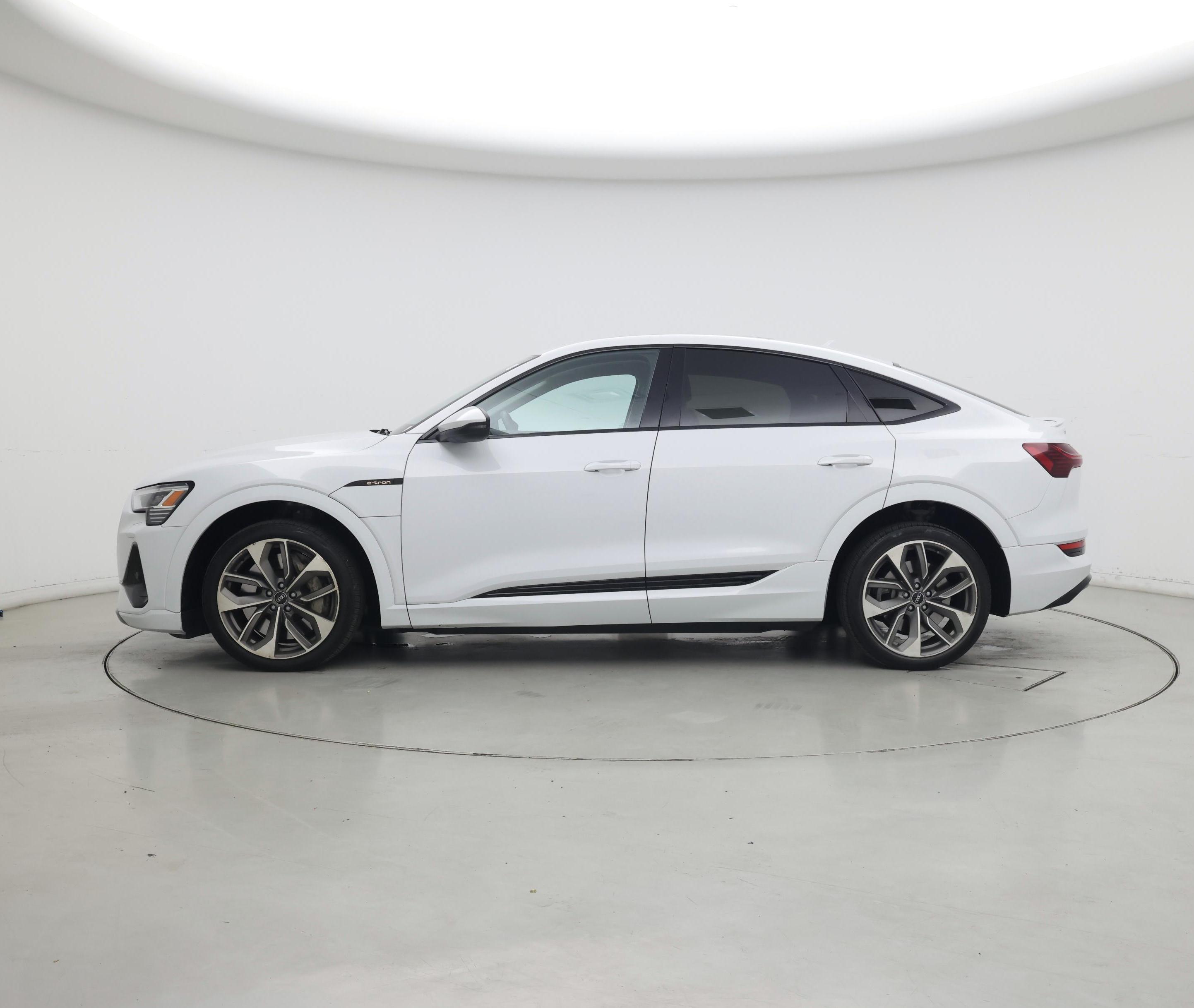 Thumbnail: 2021 Audi e-tron - 3