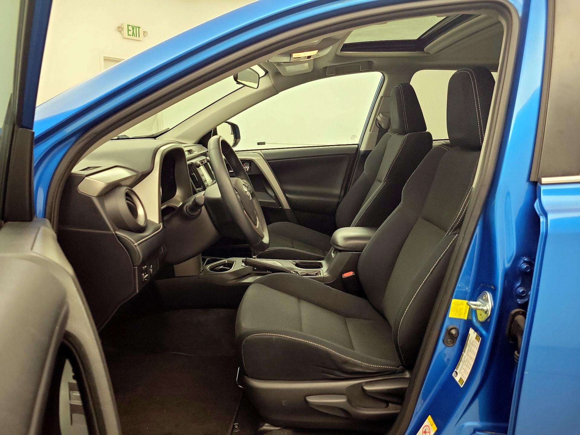 Thumbnail: 2016 Toyota RAV4 - 11