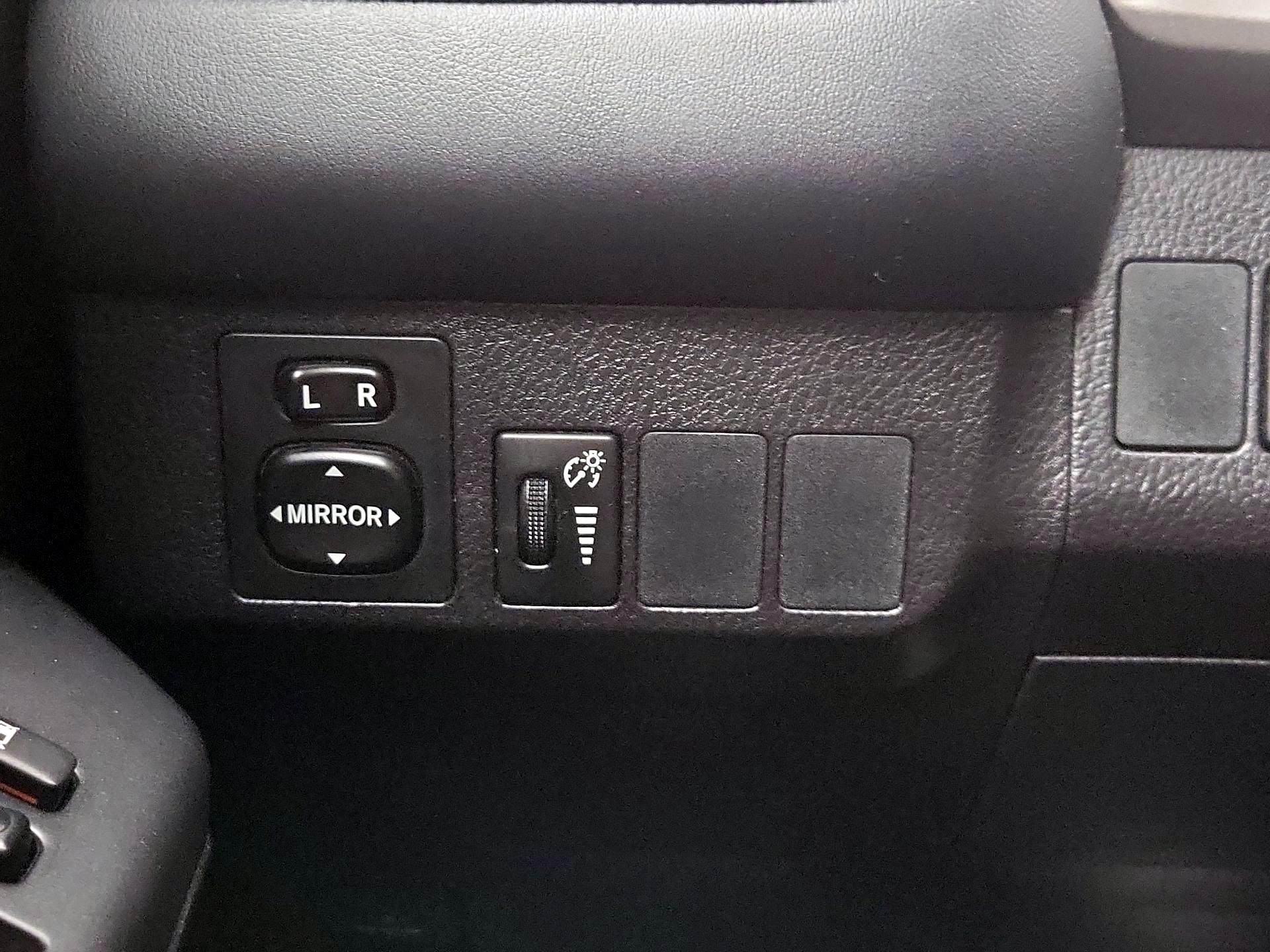 Thumbnail: 2016 Toyota RAV4 - 13