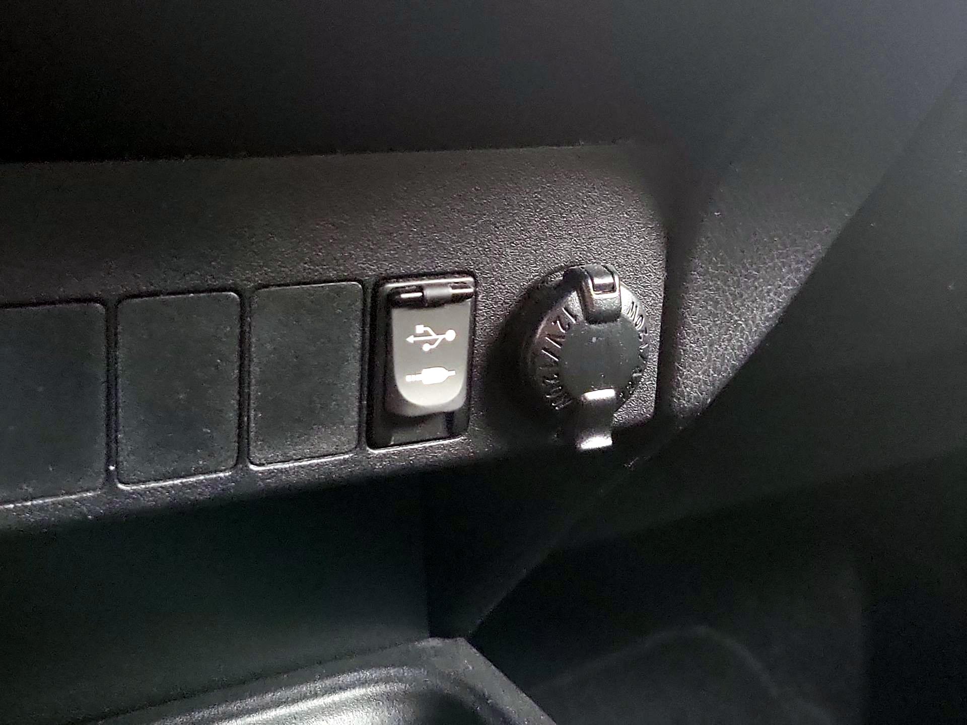 Thumbnail: 2016 Toyota RAV4 - 18