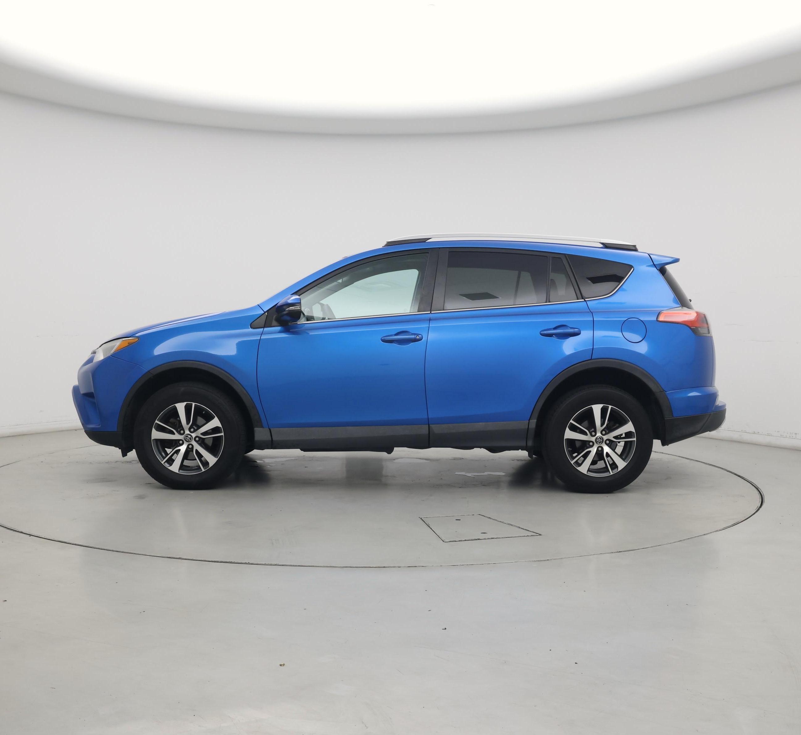 Thumbnail: 2016 Toyota RAV4 - 3