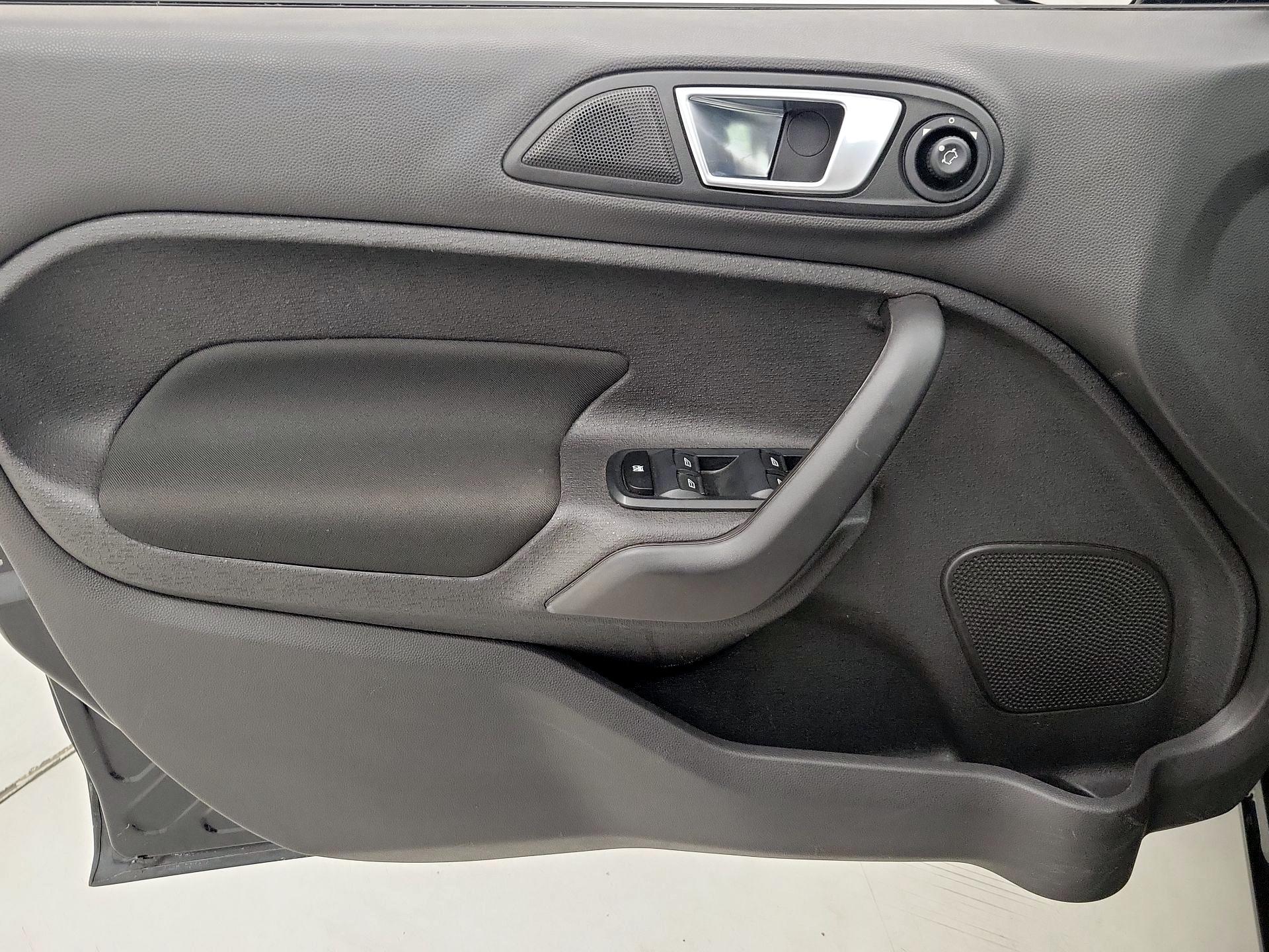 Thumbnail: 2015 Ford Fiesta - 12