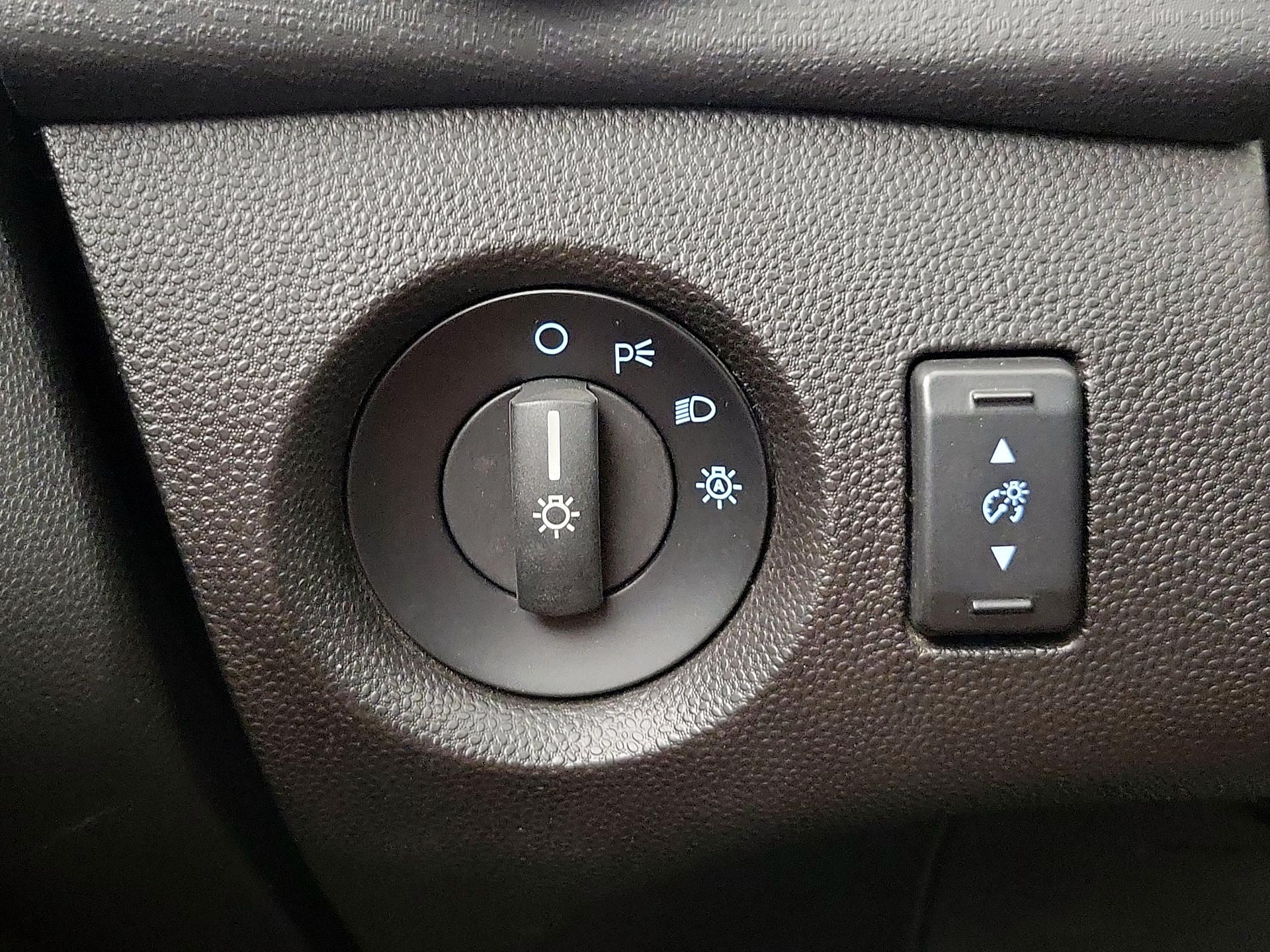 Thumbnail: 2015 Ford Fiesta - 13