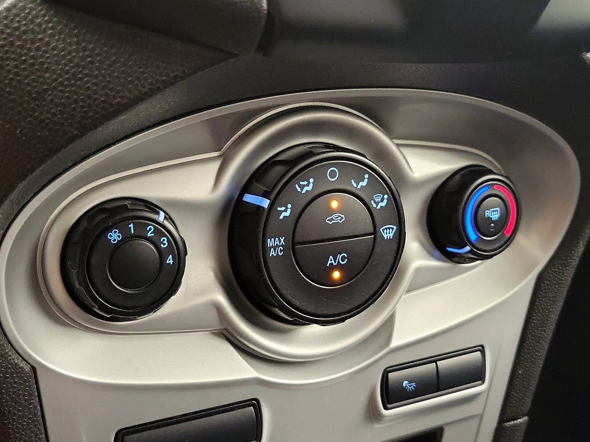 Thumbnail: 2015 Ford Fiesta - 15