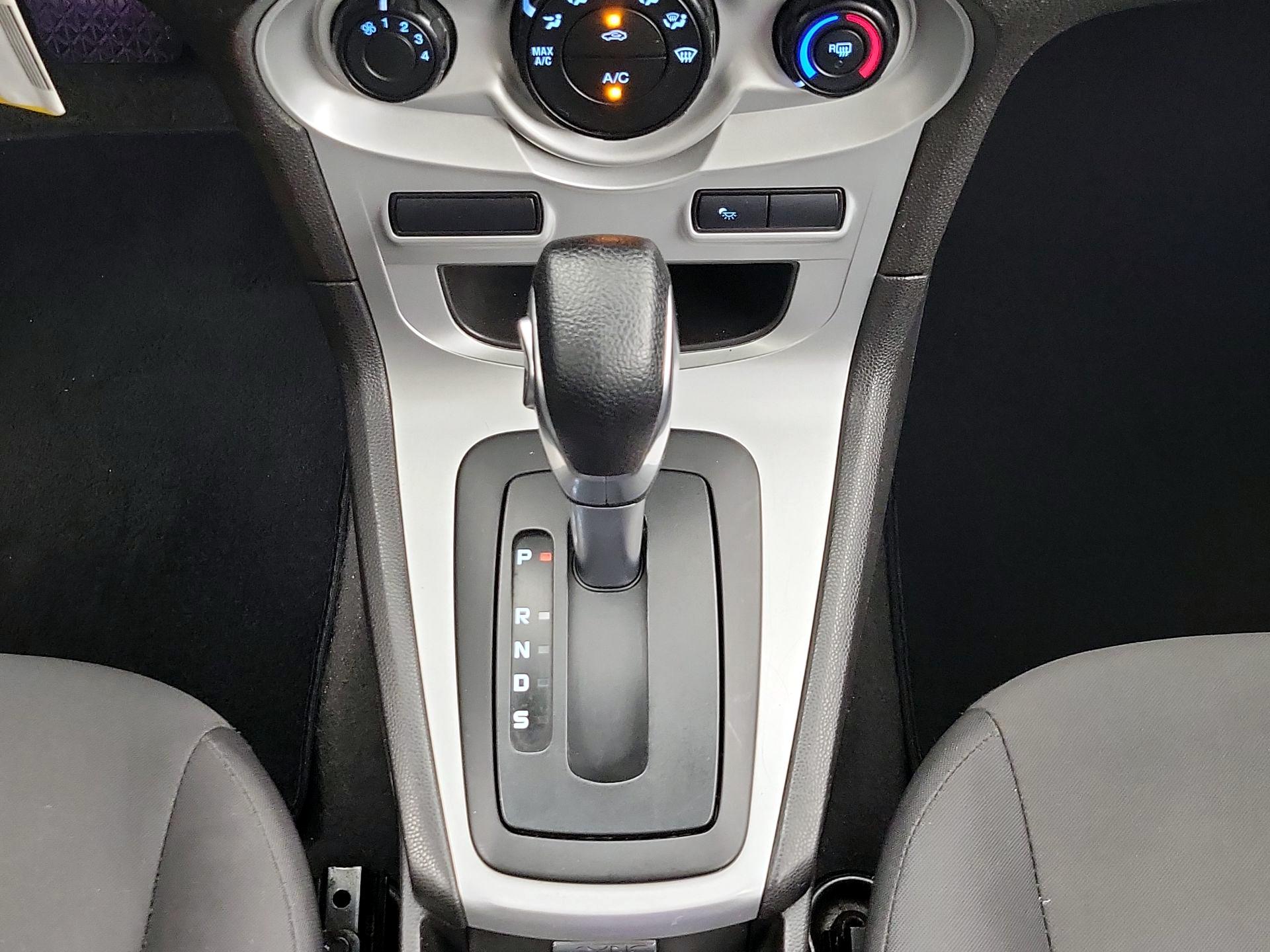 Thumbnail: 2015 Ford Fiesta - 16