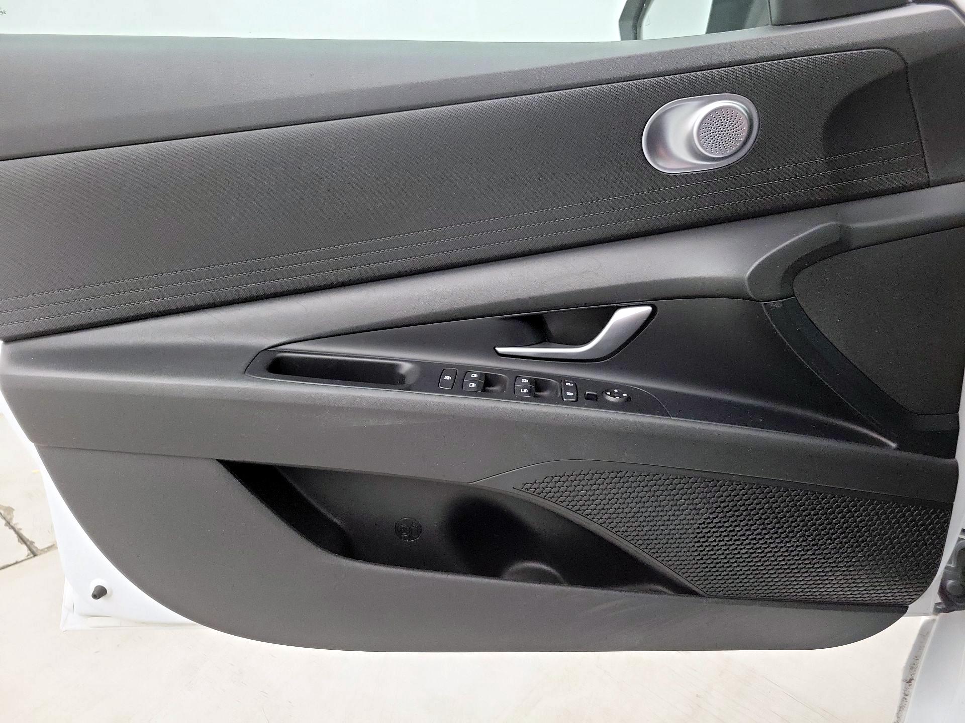 Thumbnail: 2023 Hyundai Elantra - 12