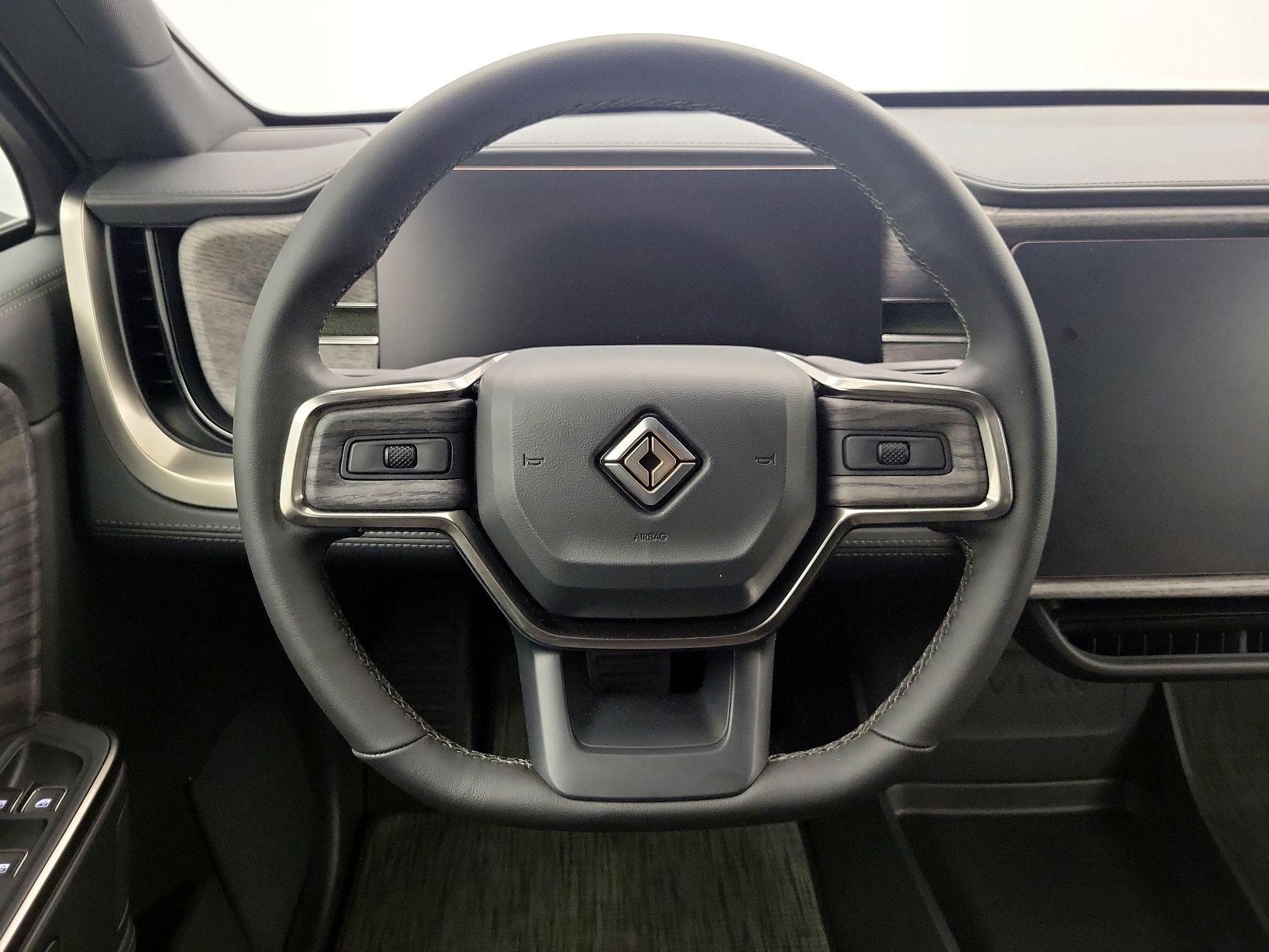 Thumbnail: 2026 Rivian R1S - 10