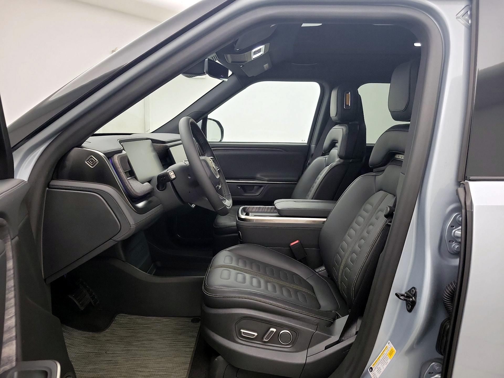 Thumbnail: 2026 Rivian R1S - 11