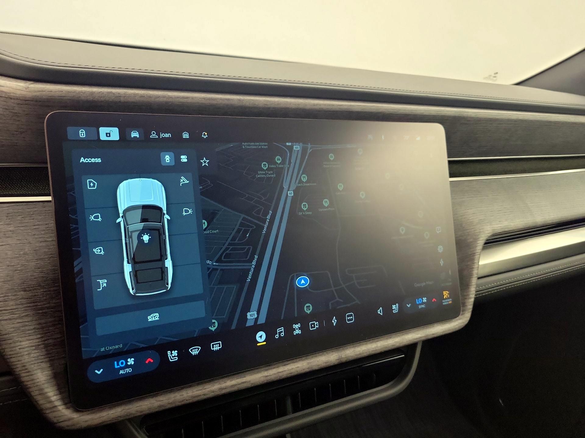 Thumbnail: 2026 Rivian R1S - 13