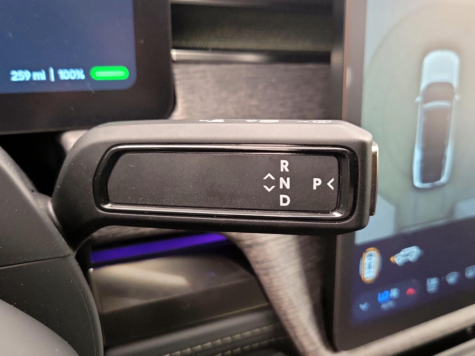 Thumbnail: 2026 Rivian R1S - 17