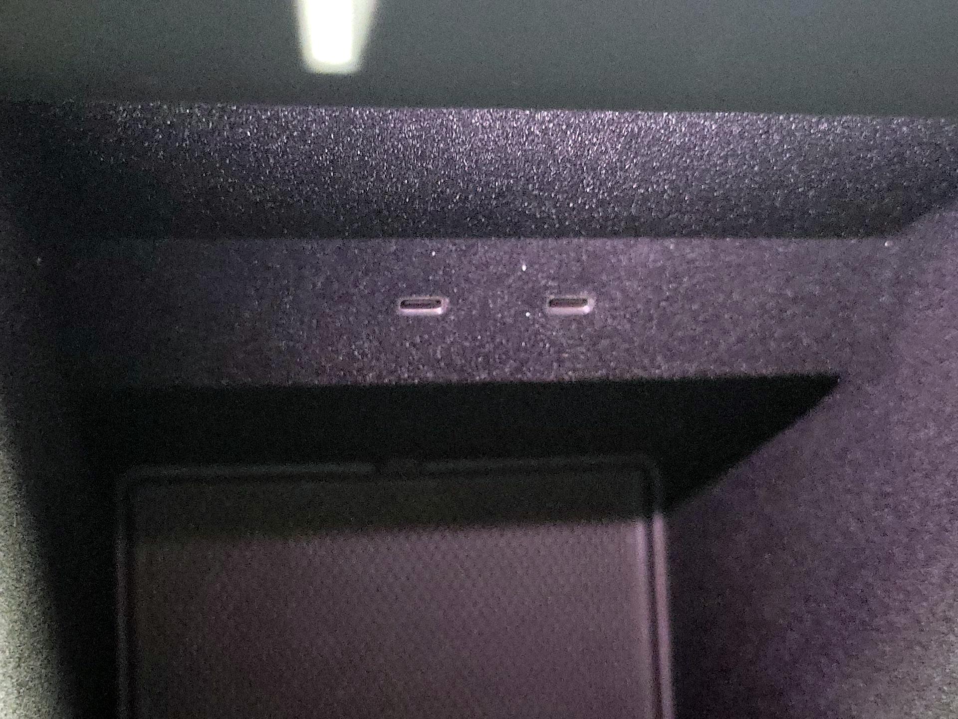 Thumbnail: 2026 Rivian R1S - 18