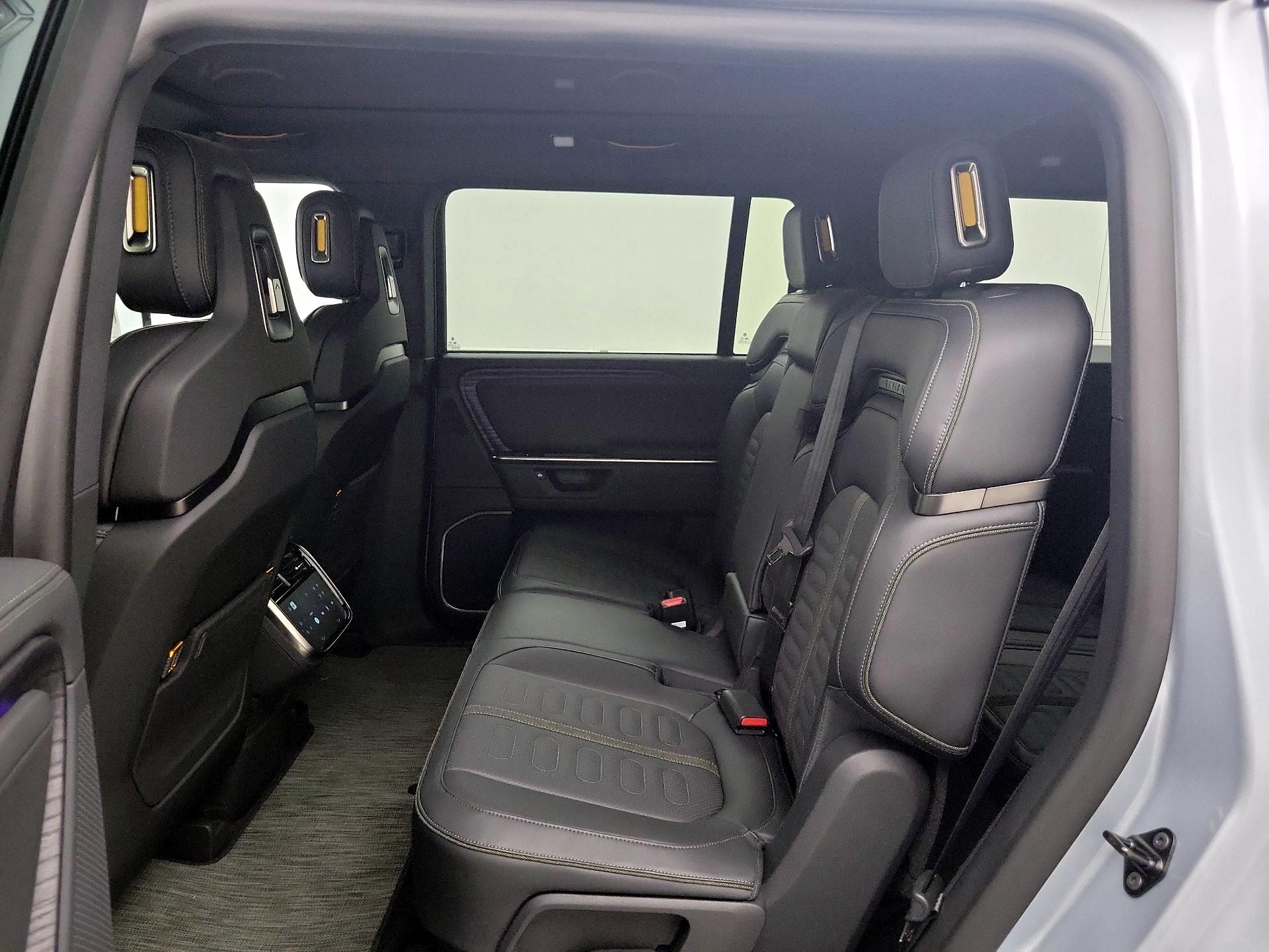 Thumbnail: 2026 Rivian R1S - 20