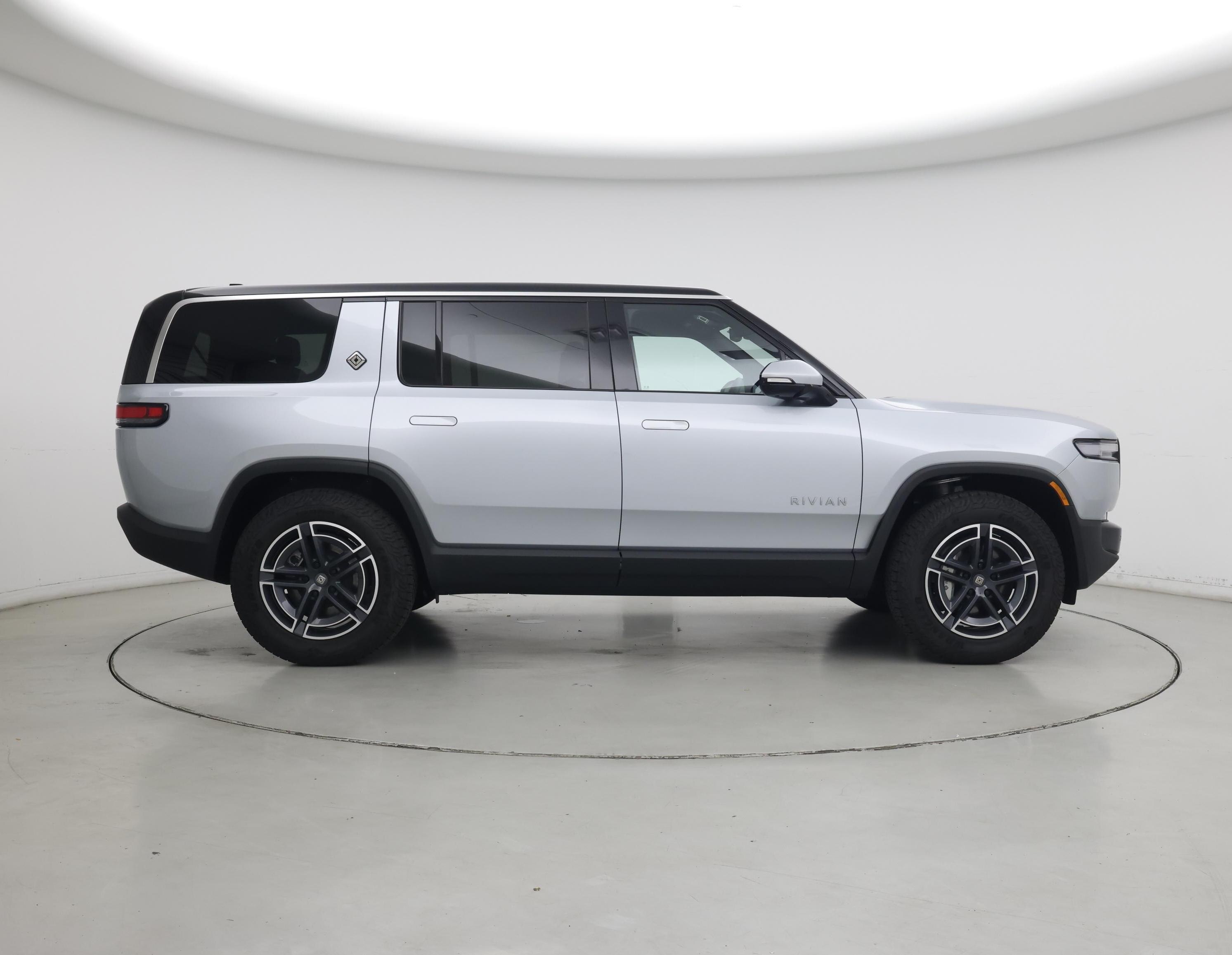 Thumbnail: 2026 Rivian R1S - 7