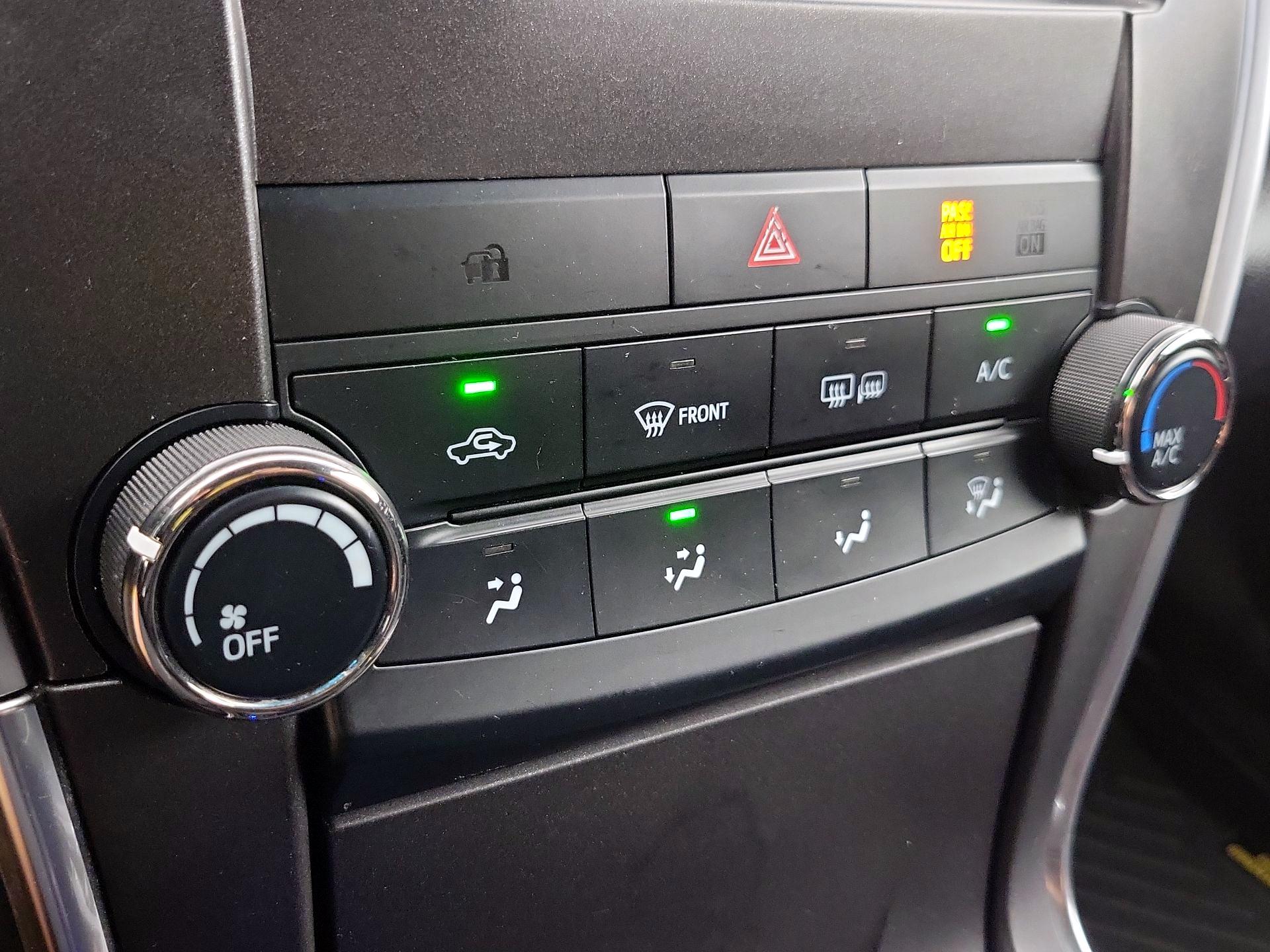 Thumbnail: 2016 Toyota Camry - 15