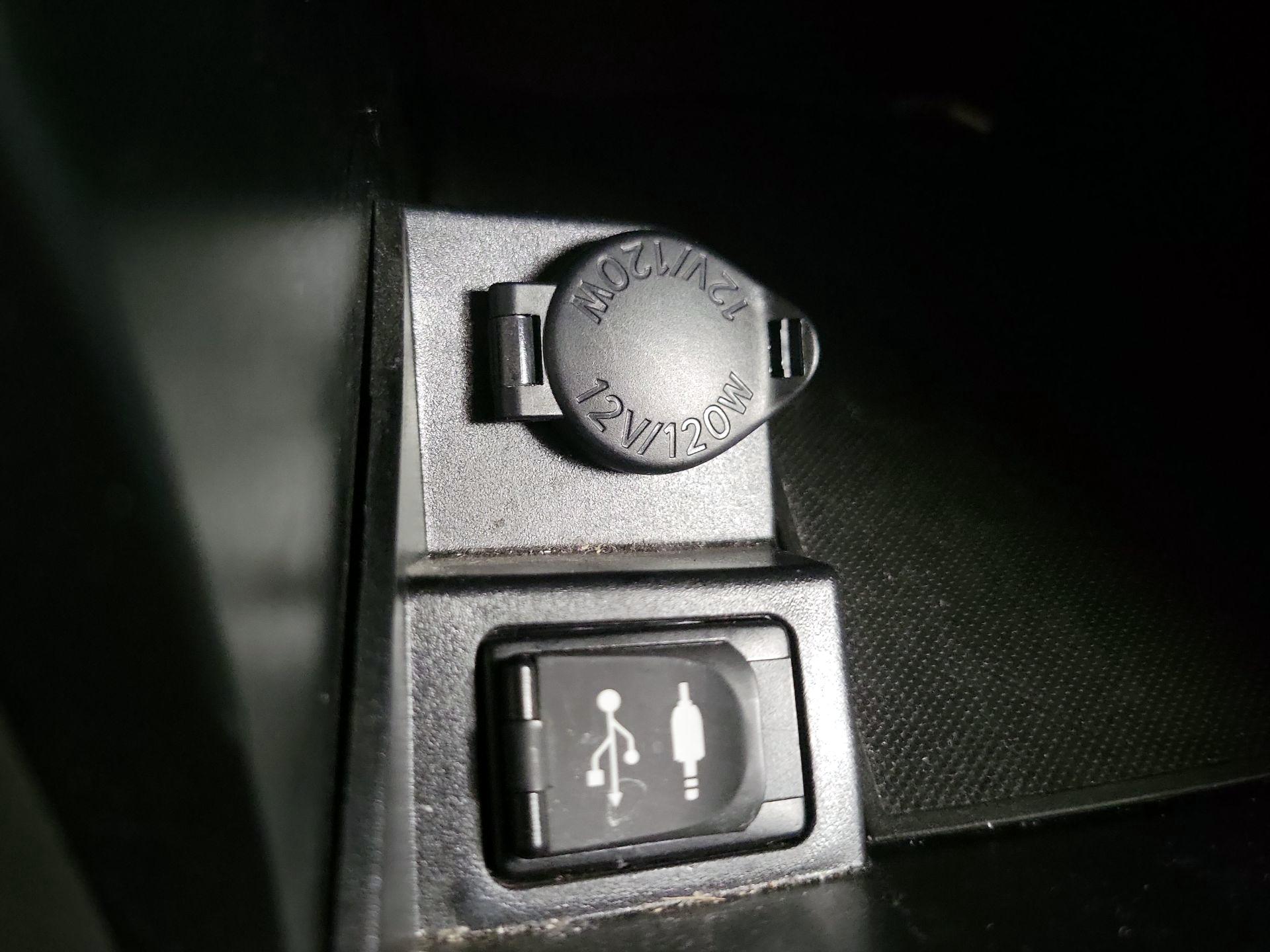 Thumbnail: 2016 Toyota Camry - 17