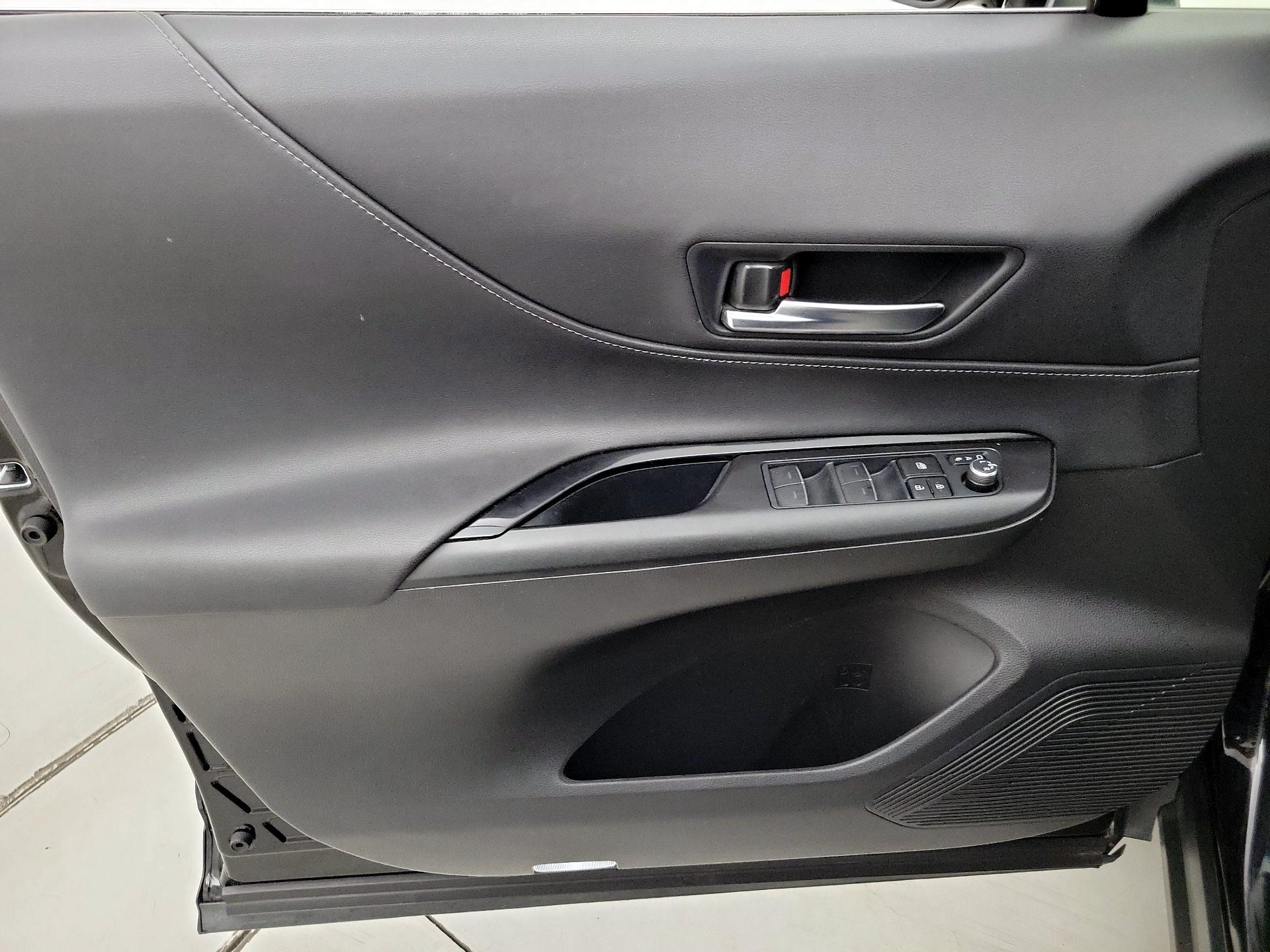 Thumbnail: 2022 Toyota Venza - 12