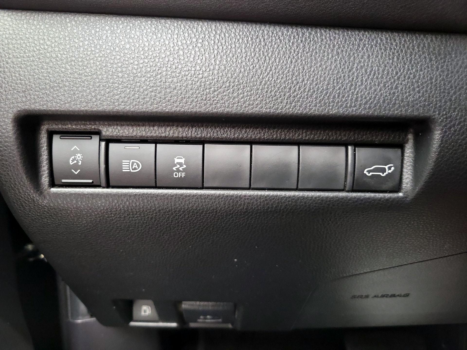 Thumbnail: 2022 Toyota Venza - 13