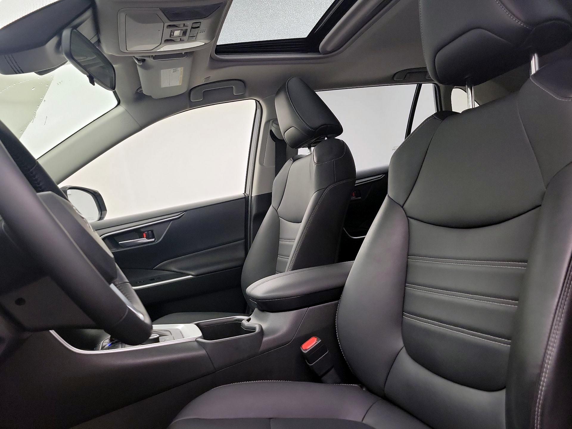 Thumbnail: 2023 Toyota RAV4 - 20