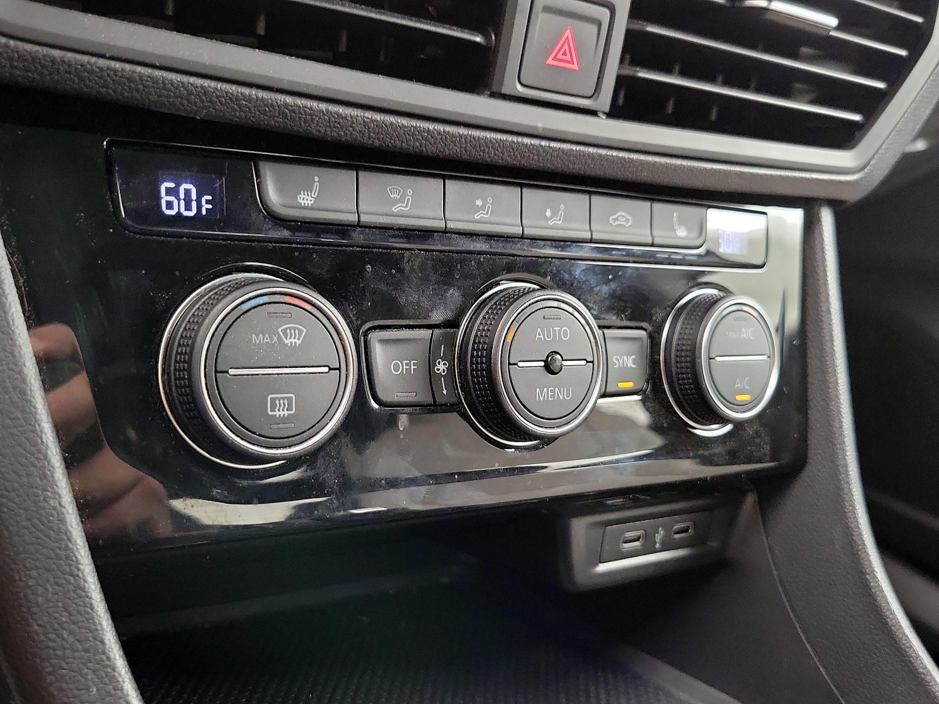 Thumbnail: 2021 Volkswagen Jetta - 16