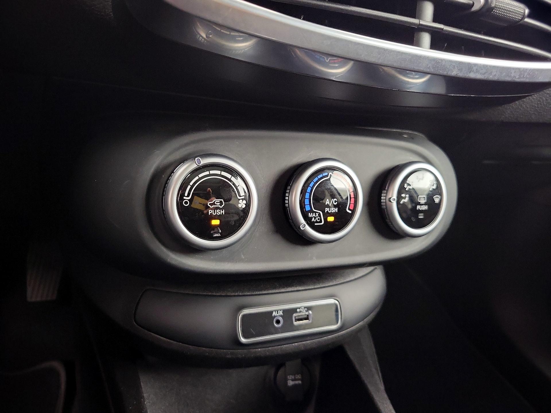 Thumbnail: 2016 Fiat 500X - 15