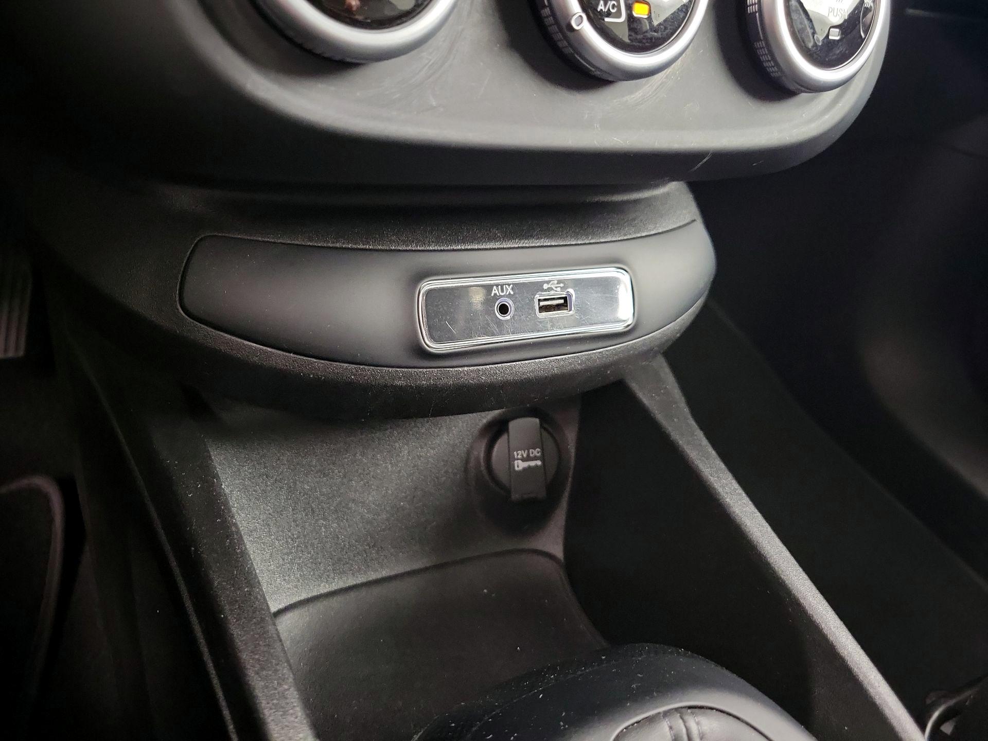 Thumbnail: 2016 Fiat 500X - 17