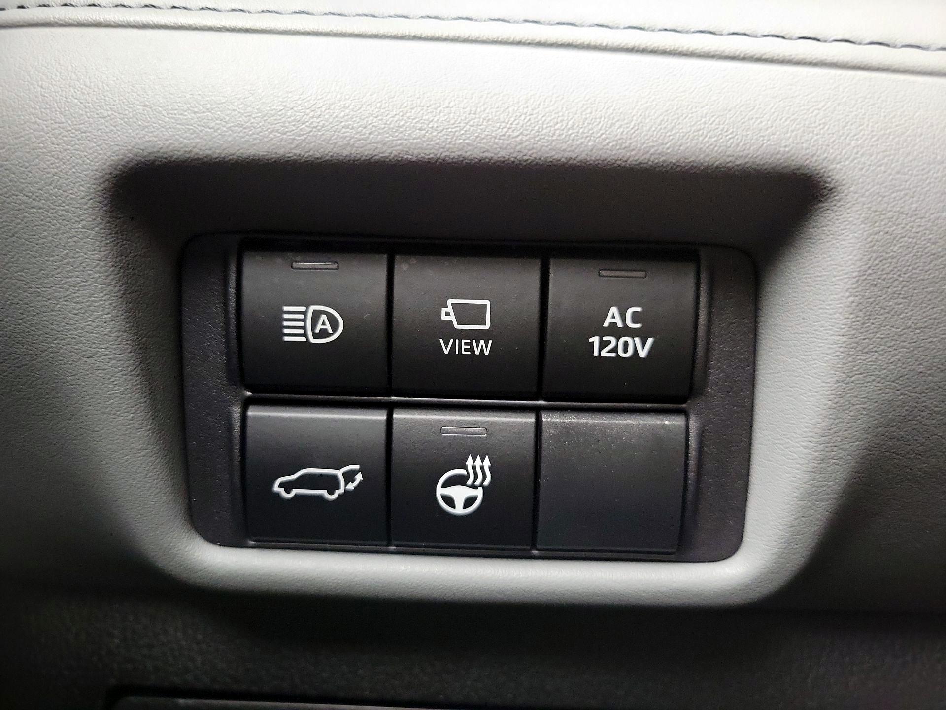 Thumbnail: 2023 Toyota Highlander - 13