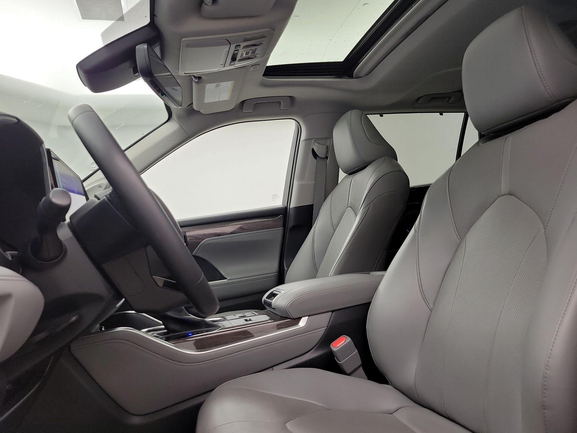 Thumbnail: 2023 Toyota Highlander - 19