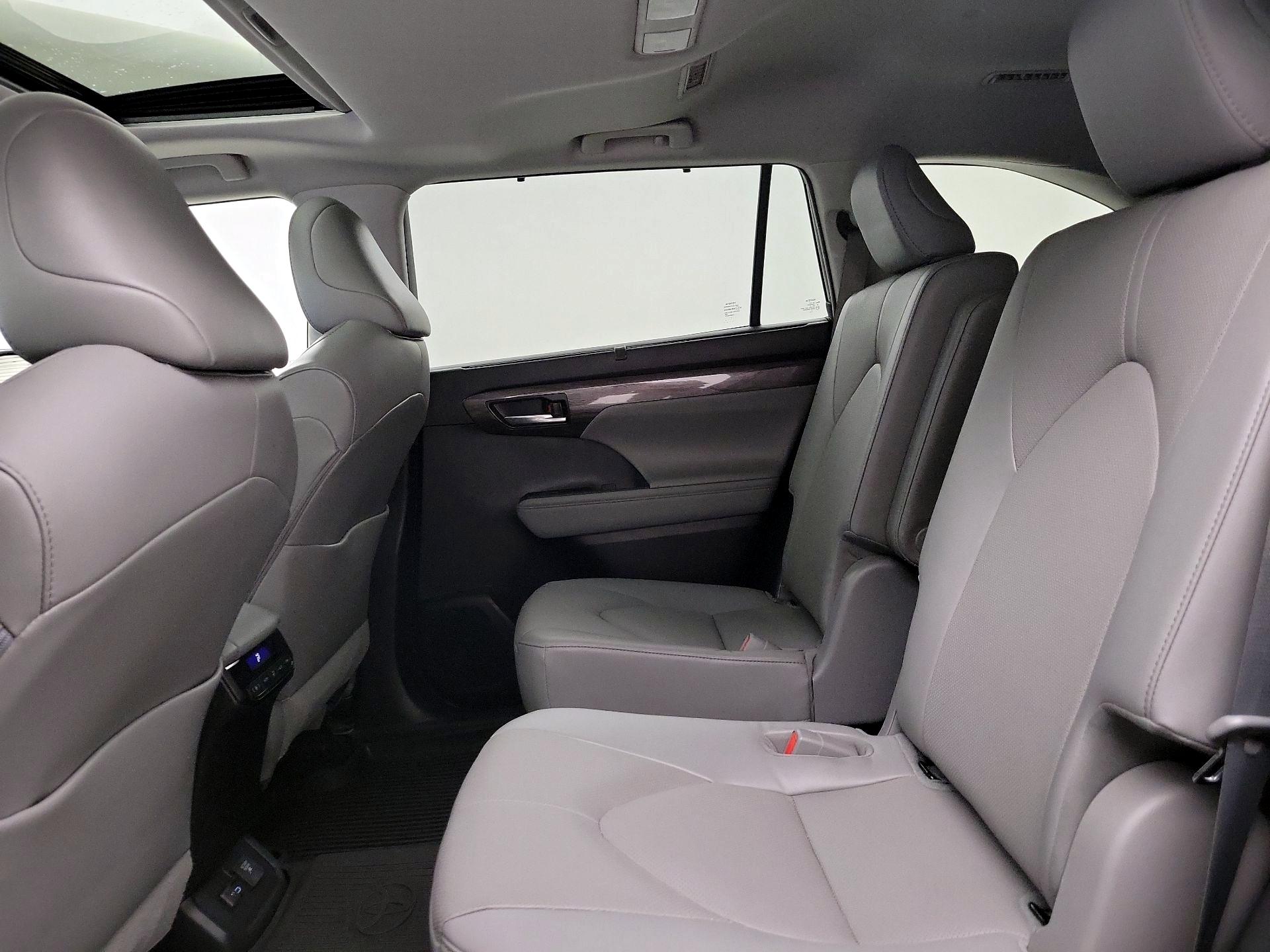 Thumbnail: 2023 Toyota Highlander - 20