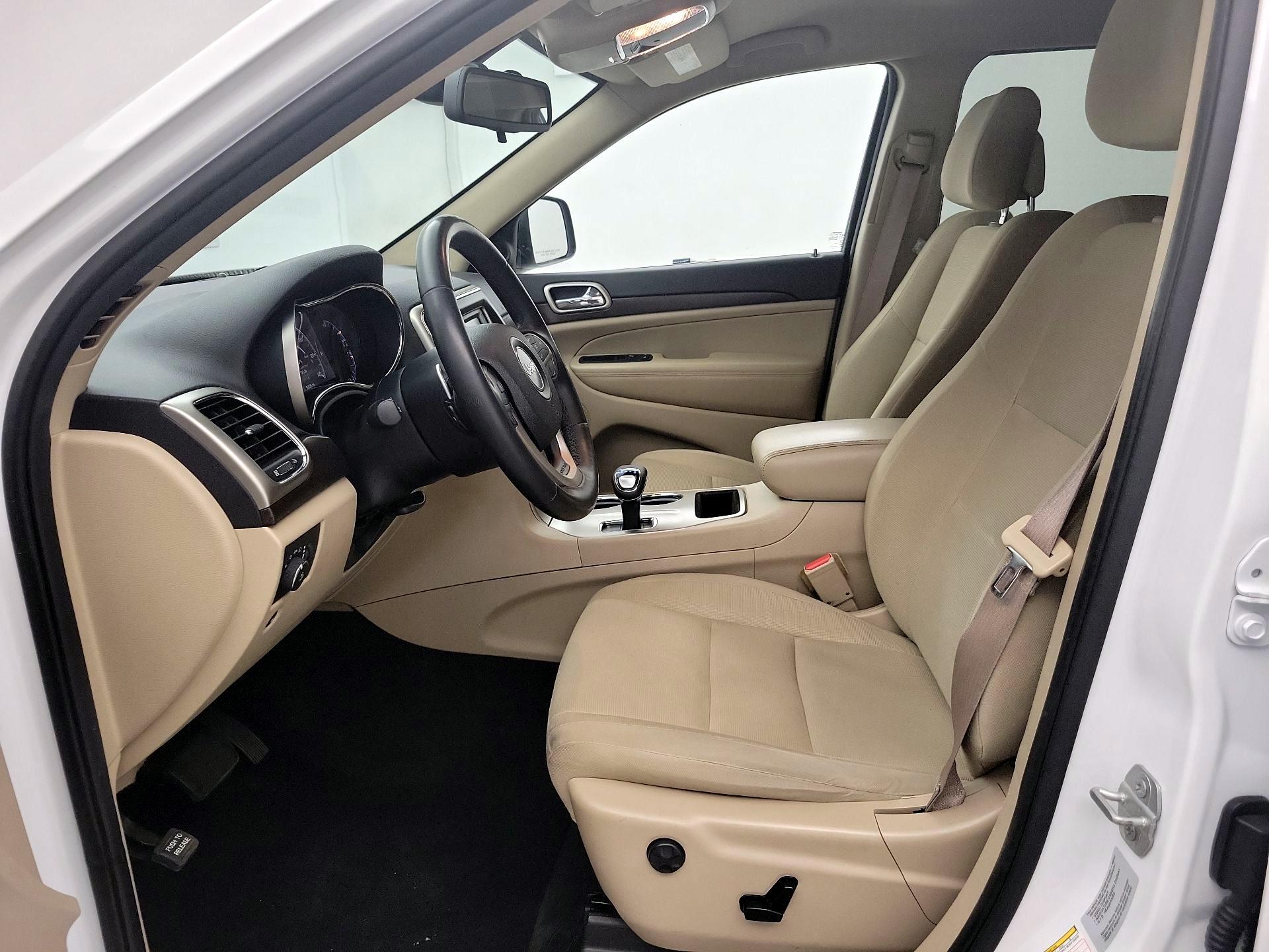 Thumbnail: 2015 Jeep Grand Cherokee - 11