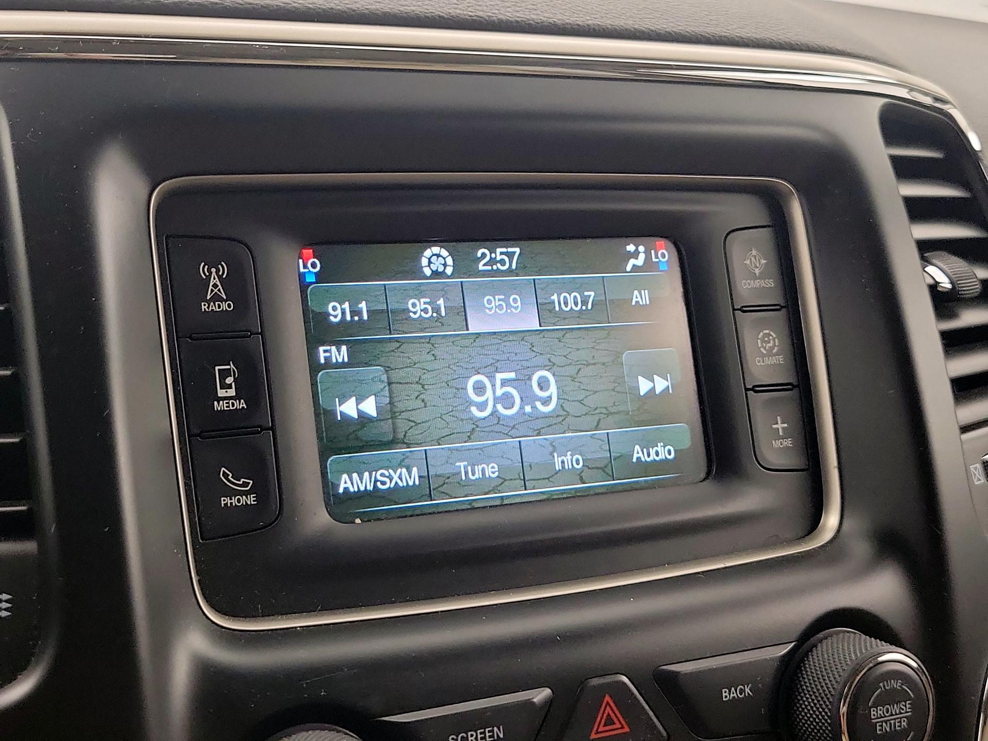 Thumbnail: 2015 Jeep Grand Cherokee - 14