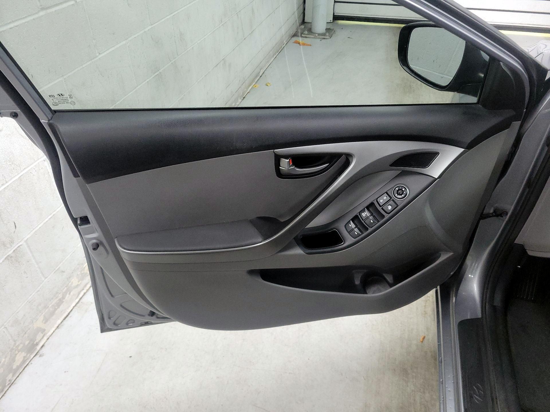 Thumbnail: 2016 Hyundai Elantra - 12