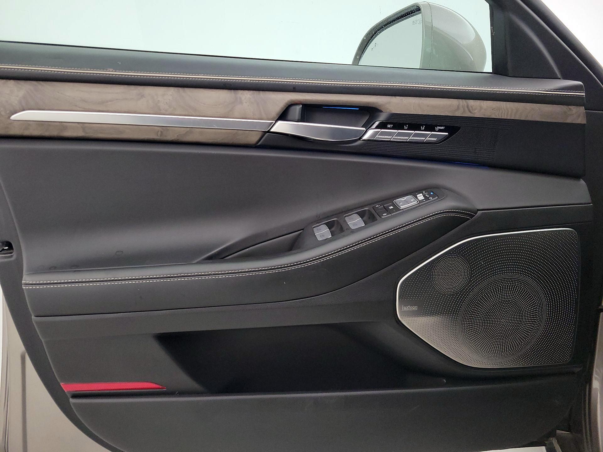 Thumbnail: 2022 Genesis G90 - 12