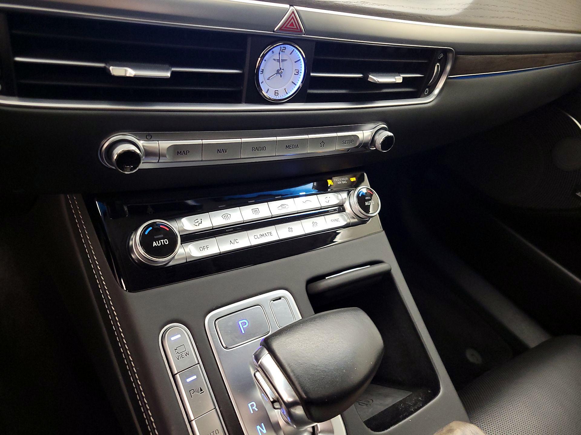 Thumbnail: 2022 Genesis G90 - 17