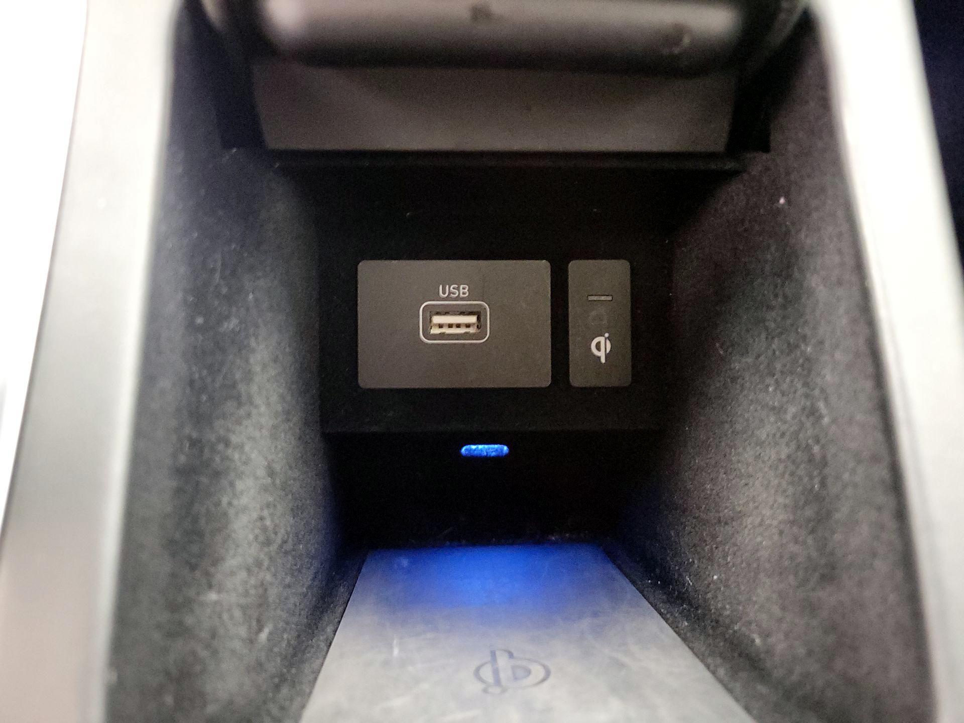 Thumbnail: 2022 Genesis G90 - 19