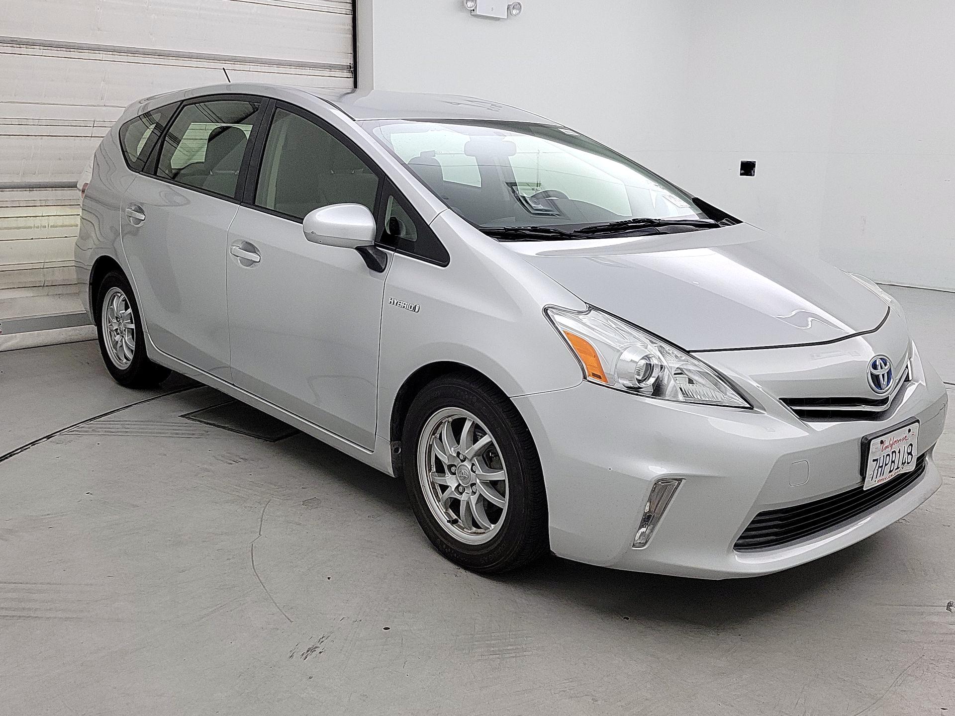 Thumbnail: 2014 Toyota Prius v - 1