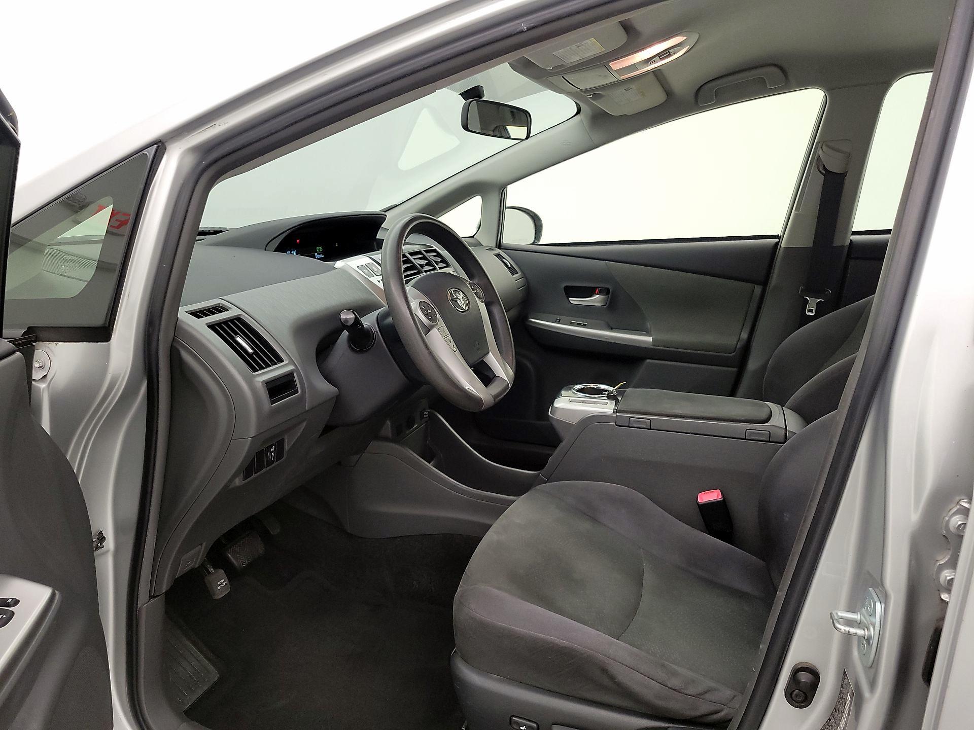 Thumbnail: 2014 Toyota Prius v - 9