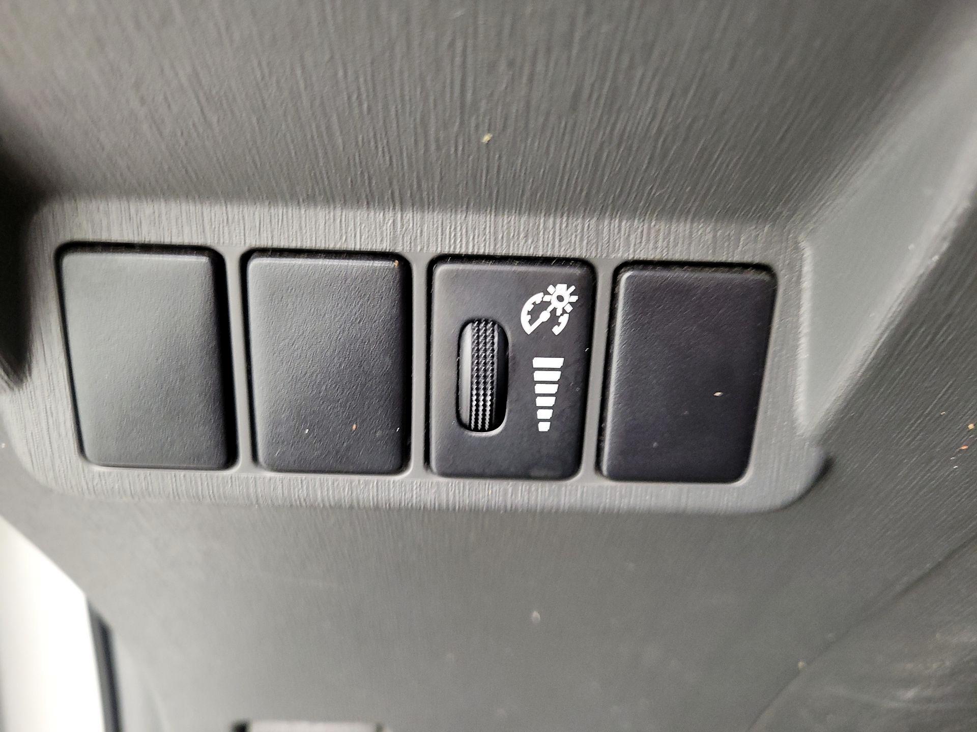 Thumbnail: 2014 Toyota Prius v - 11