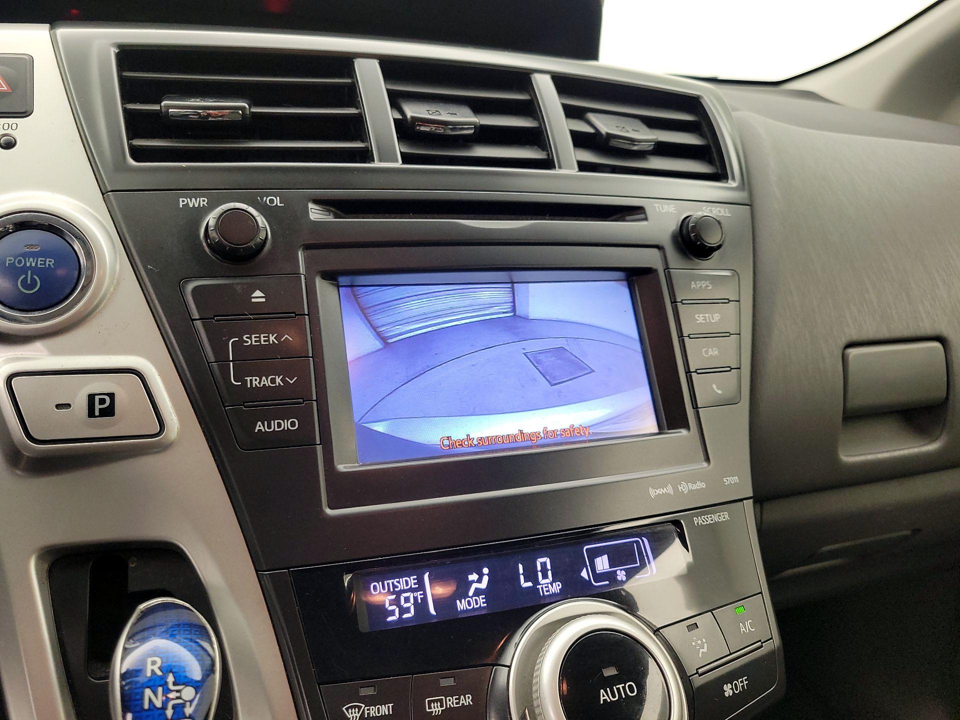 Thumbnail: 2014 Toyota Prius v - 12