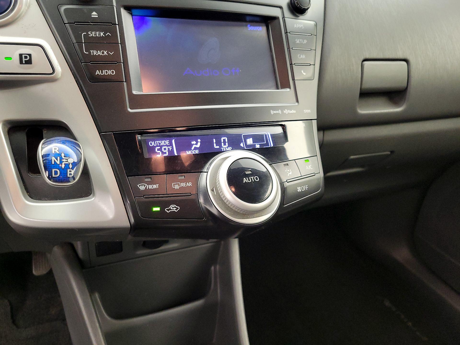 Thumbnail: 2014 Toyota Prius v - 14