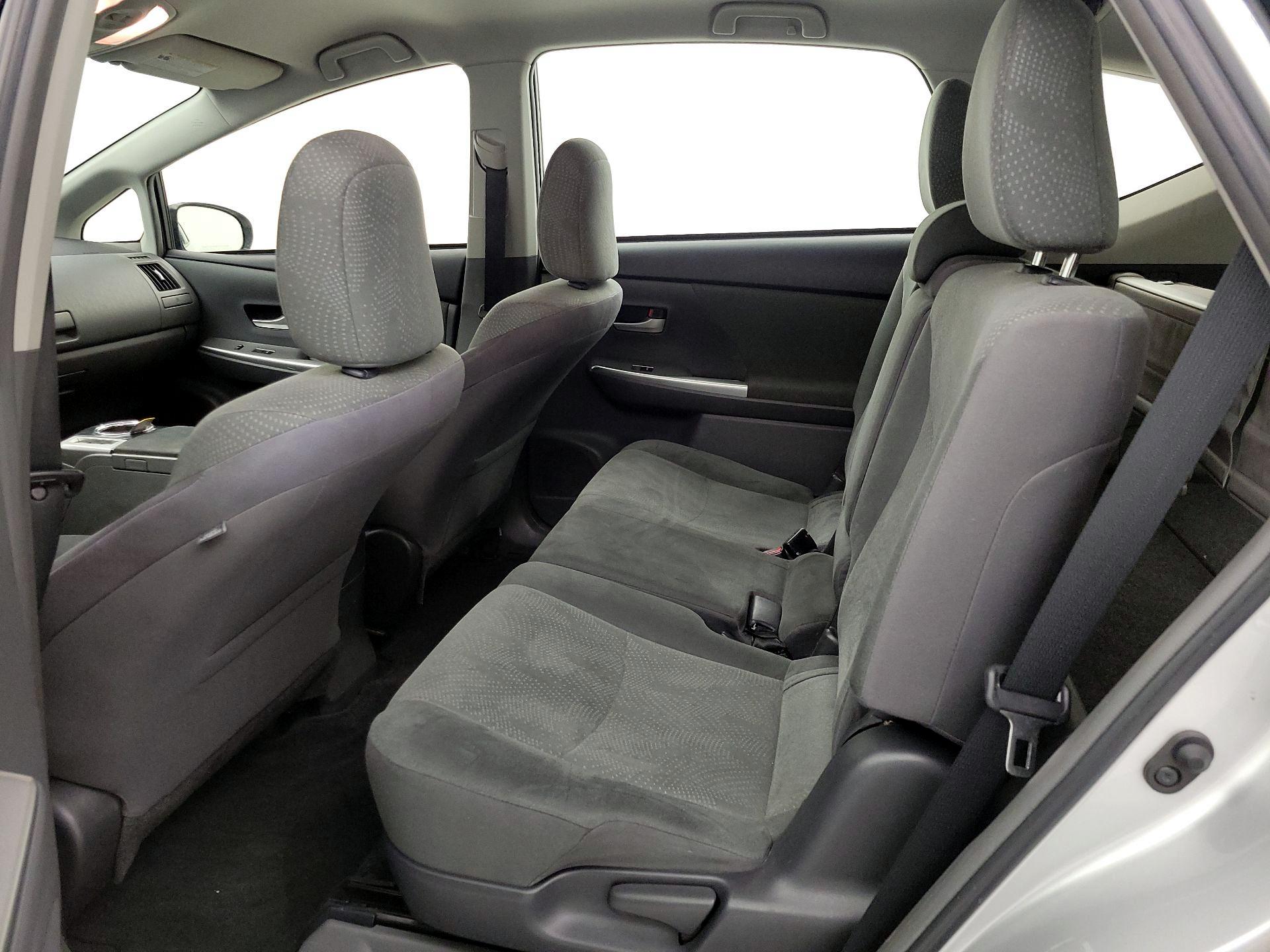 Thumbnail: 2014 Toyota Prius v - 17