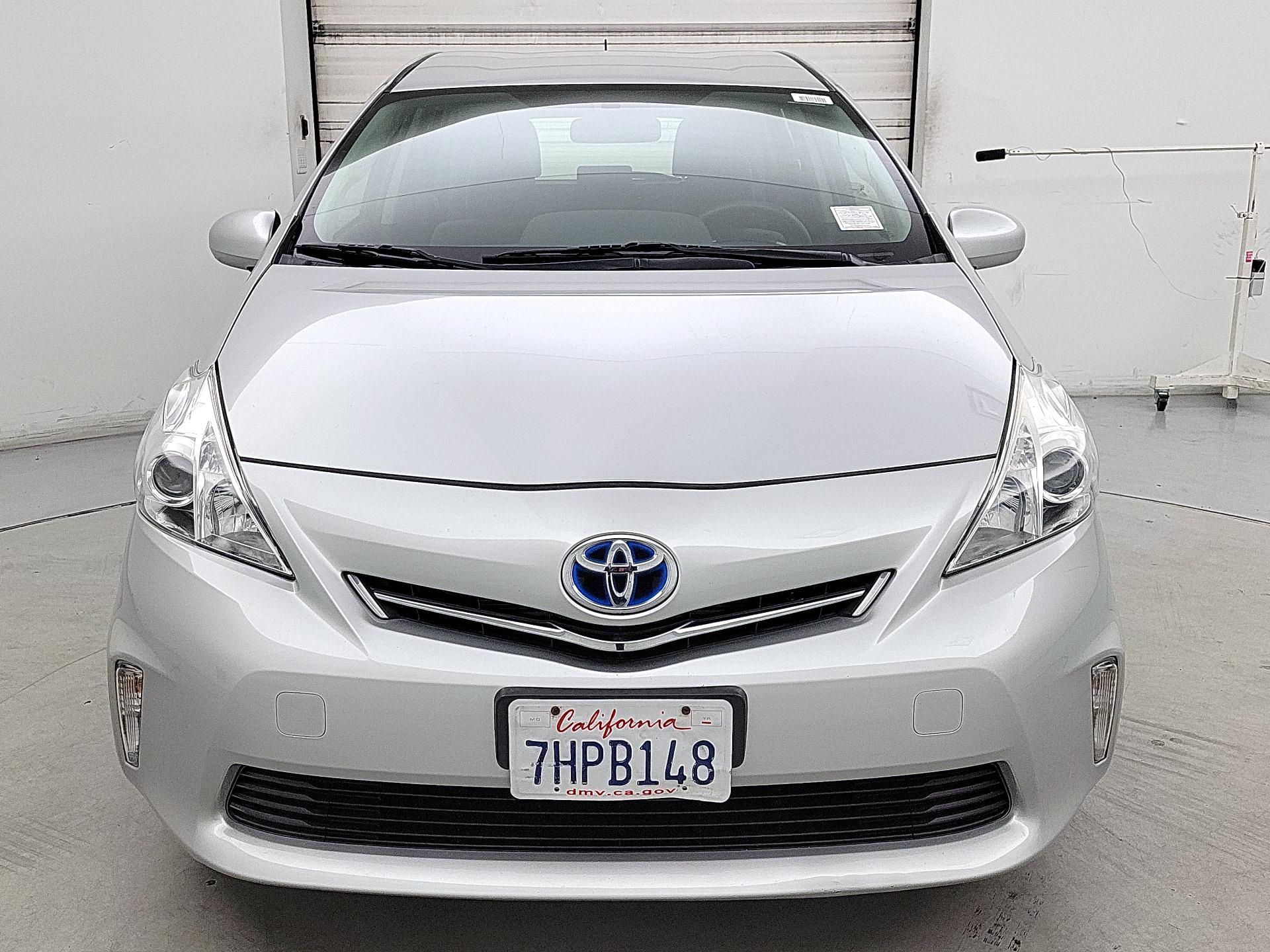 Thumbnail: 2014 Toyota Prius v - 2