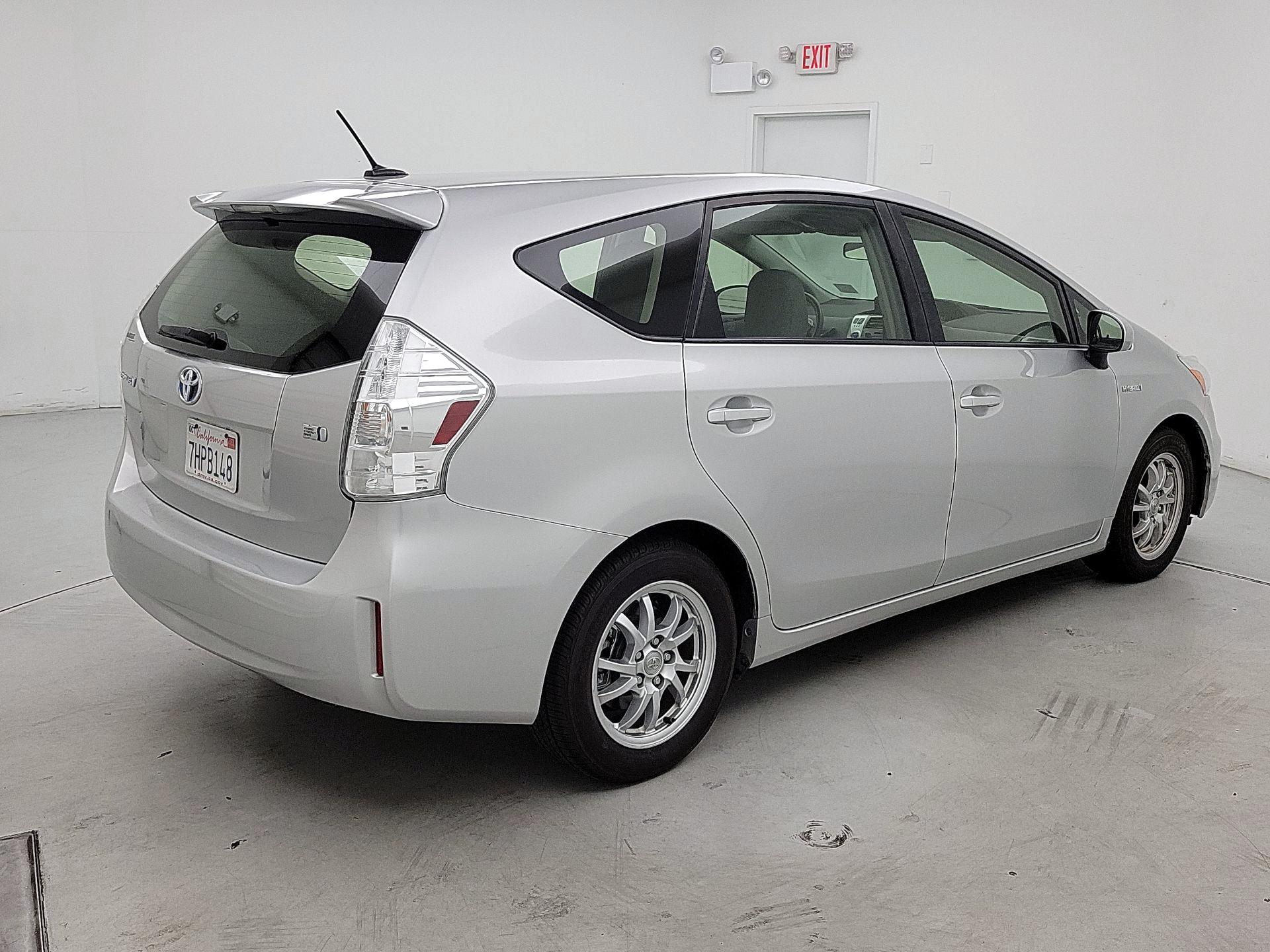 Thumbnail: 2014 Toyota Prius v - 5