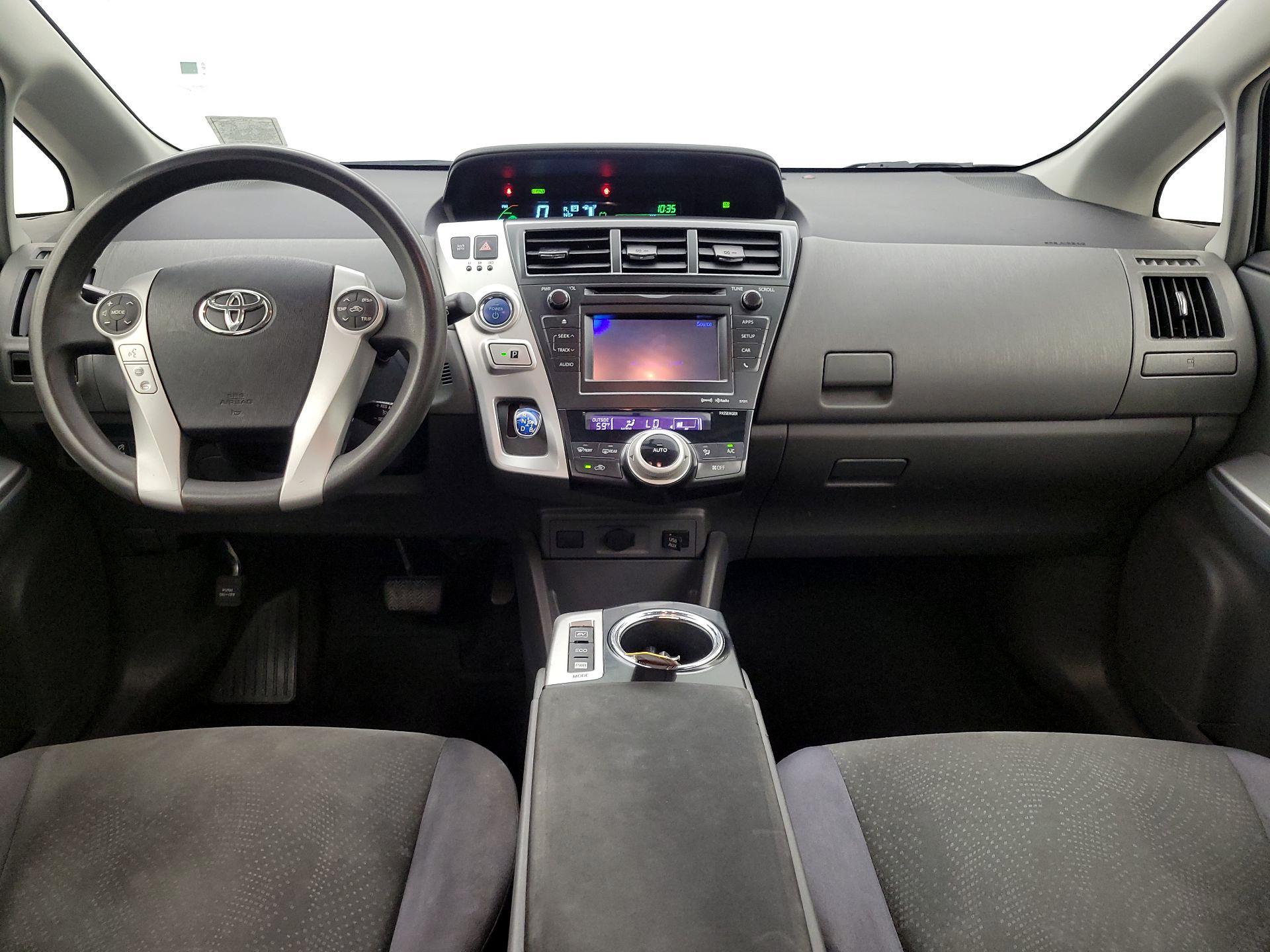 Thumbnail: 2014 Toyota Prius v - 8
