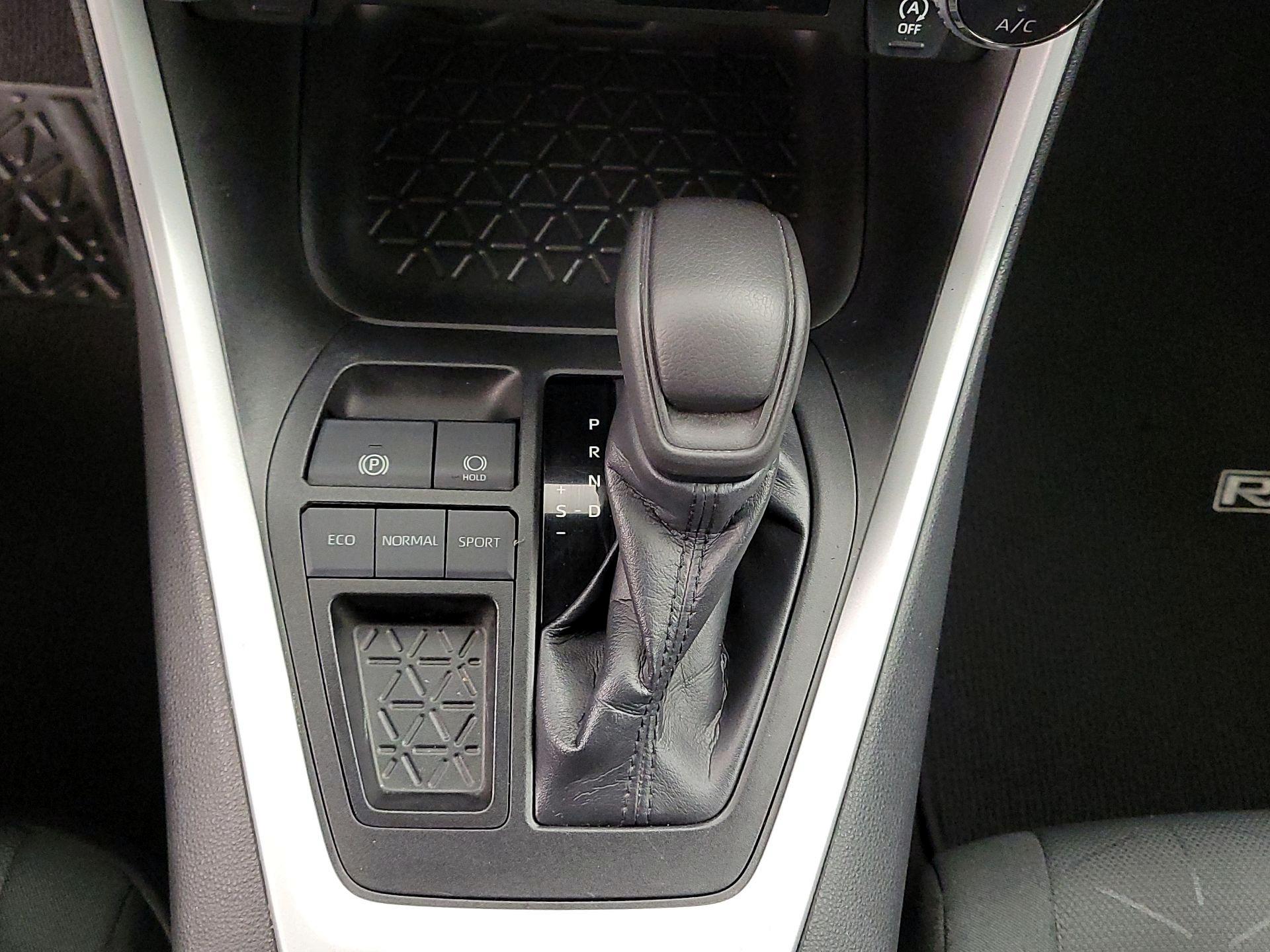 Thumbnail: 2021 Toyota RAV4 - 17