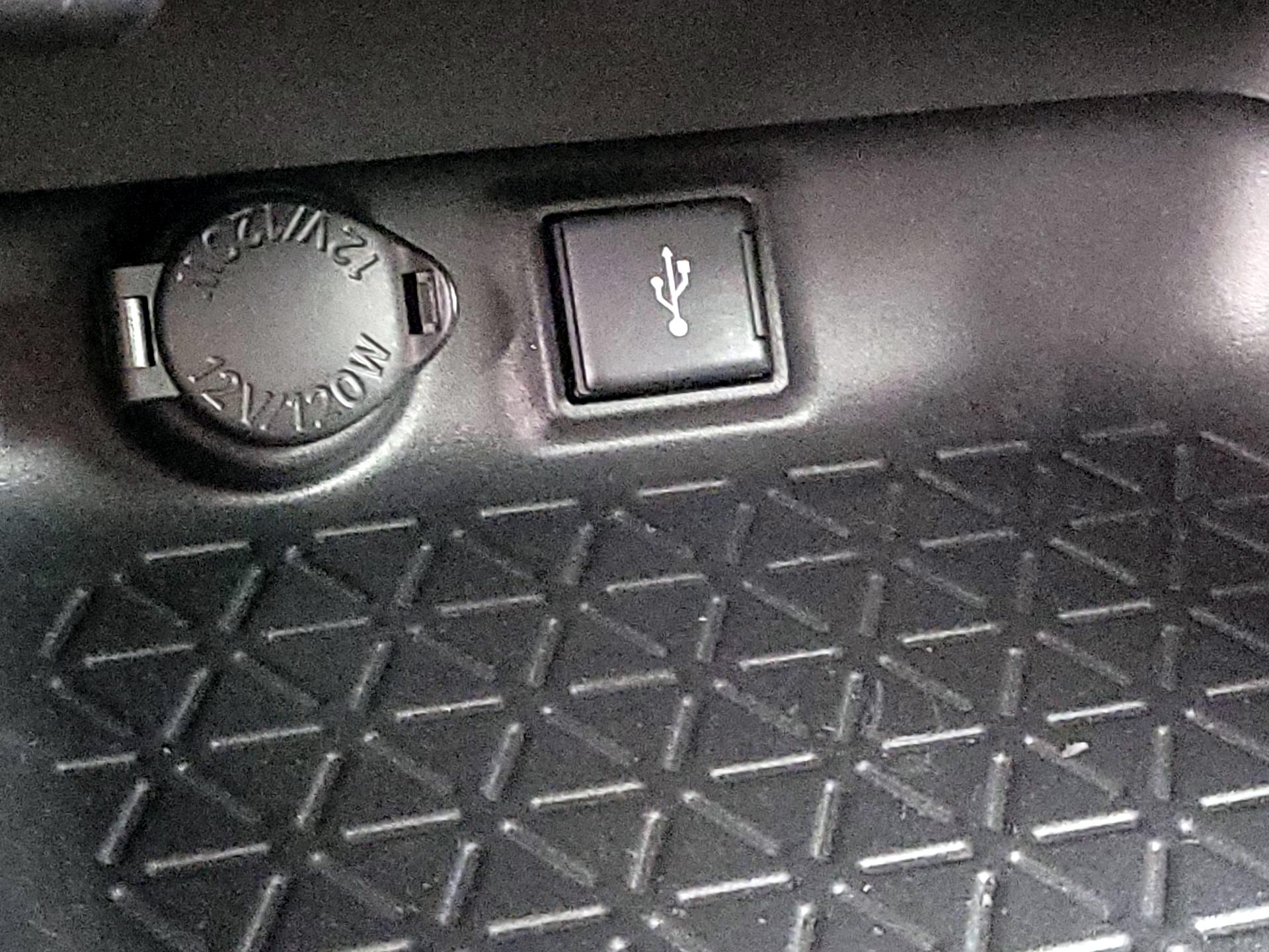 Thumbnail: 2021 Toyota RAV4 - 18