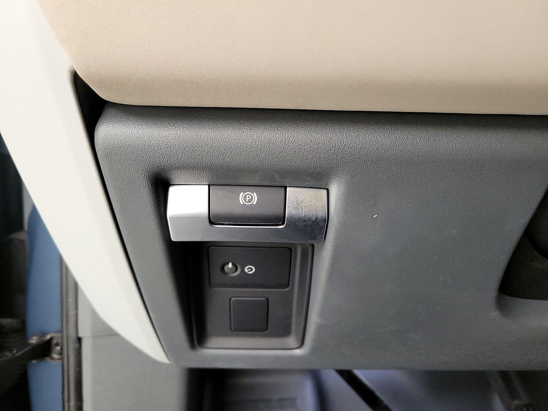 Thumbnail: 2021 Land Rover Defender - 13