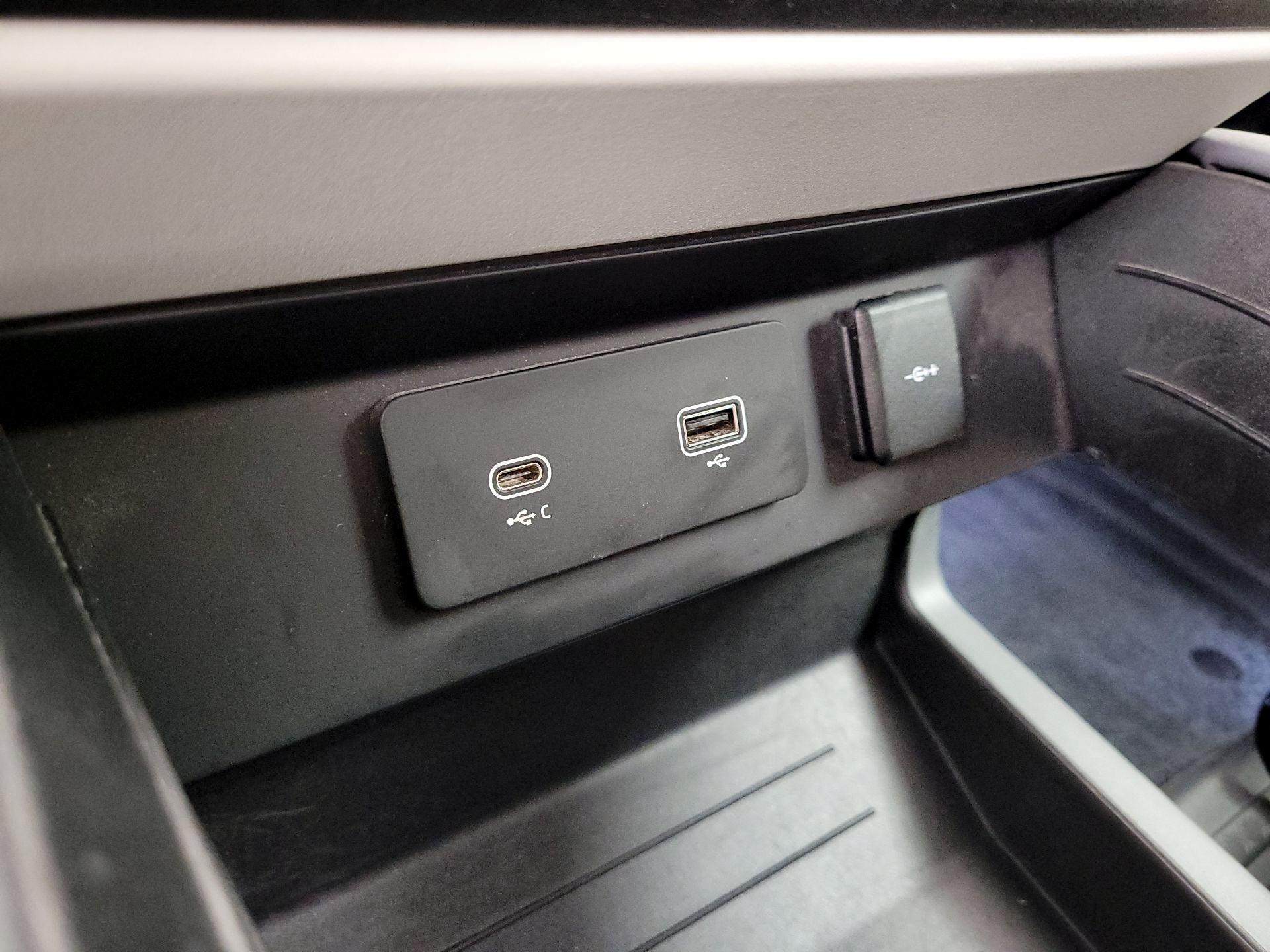 Thumbnail: 2021 Land Rover Defender - 19