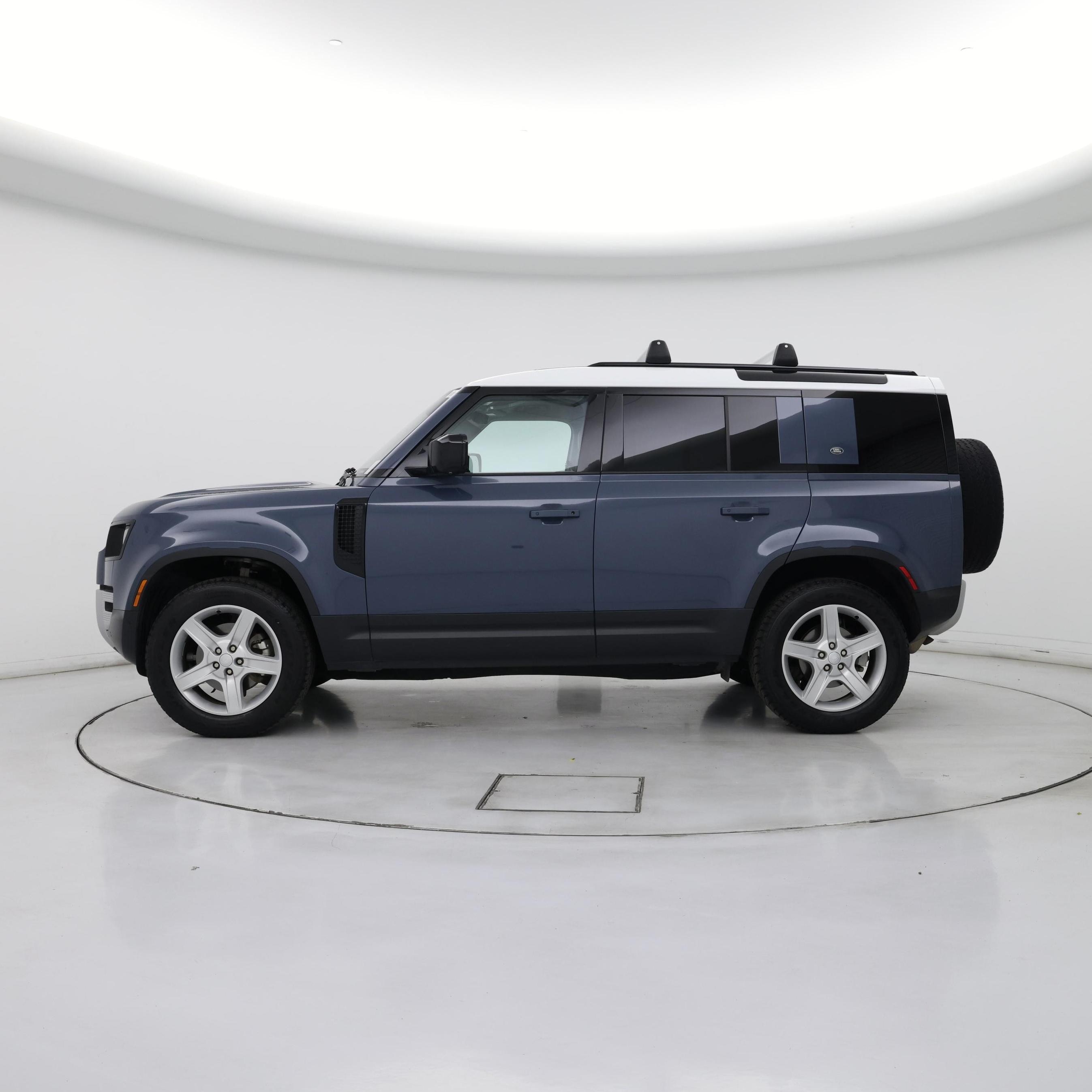 Thumbnail: 2021 Land Rover Defender - 3